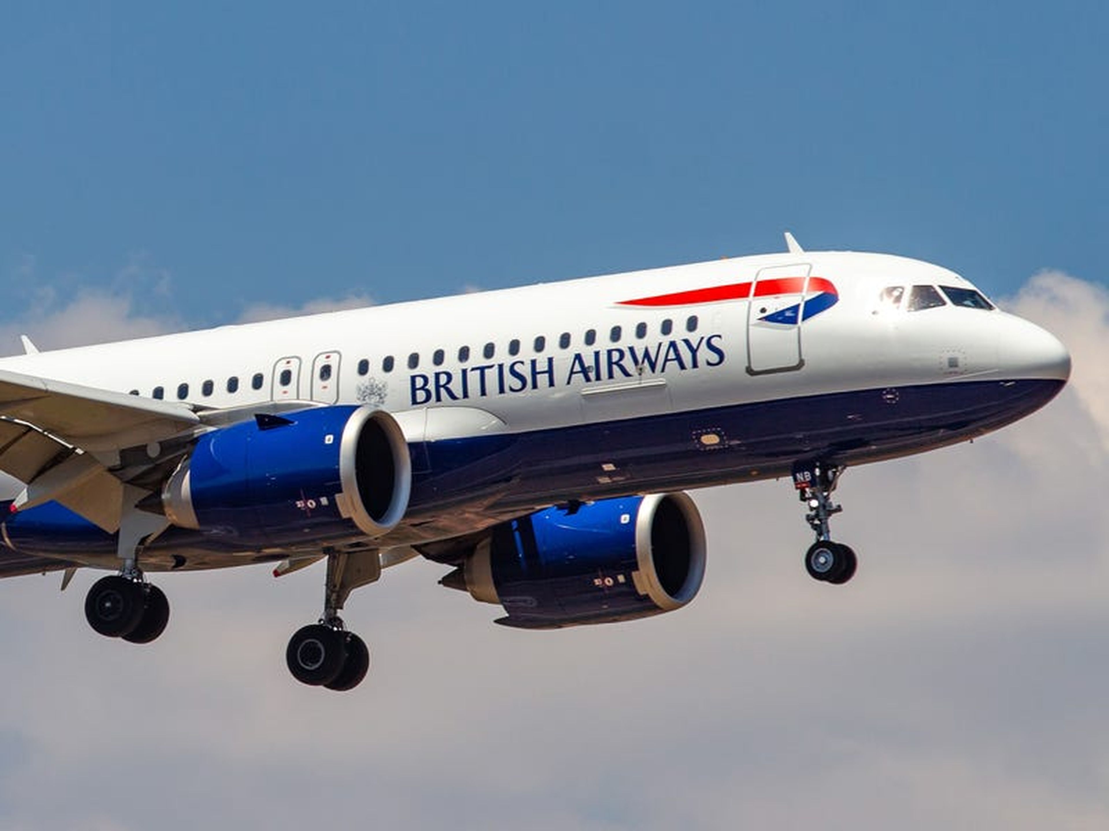 British Airways fue multada con 229 millones de dóalres después de que hackearan su web.