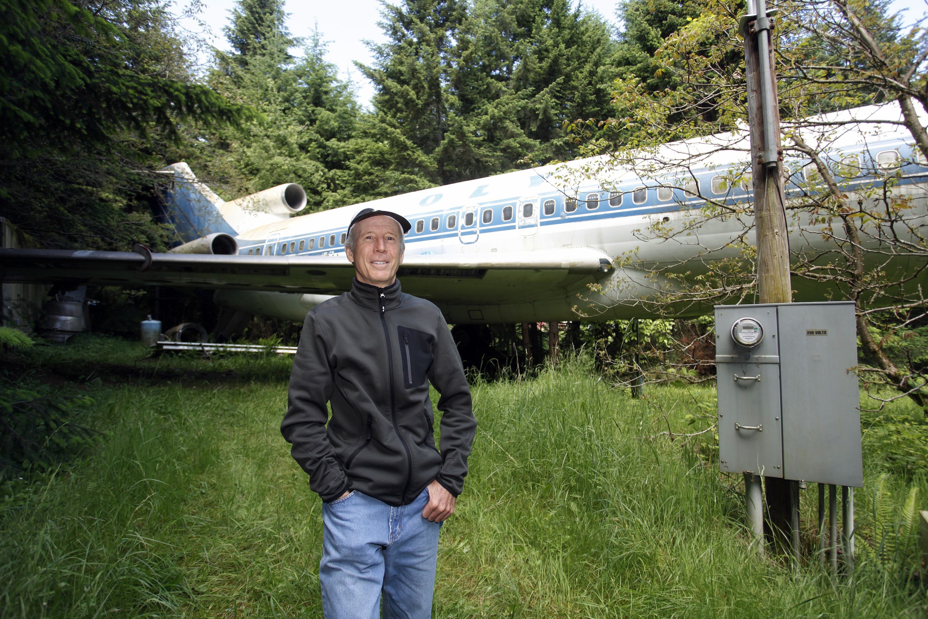 Bruce Campbell en su Boeing 727 convertido en casa