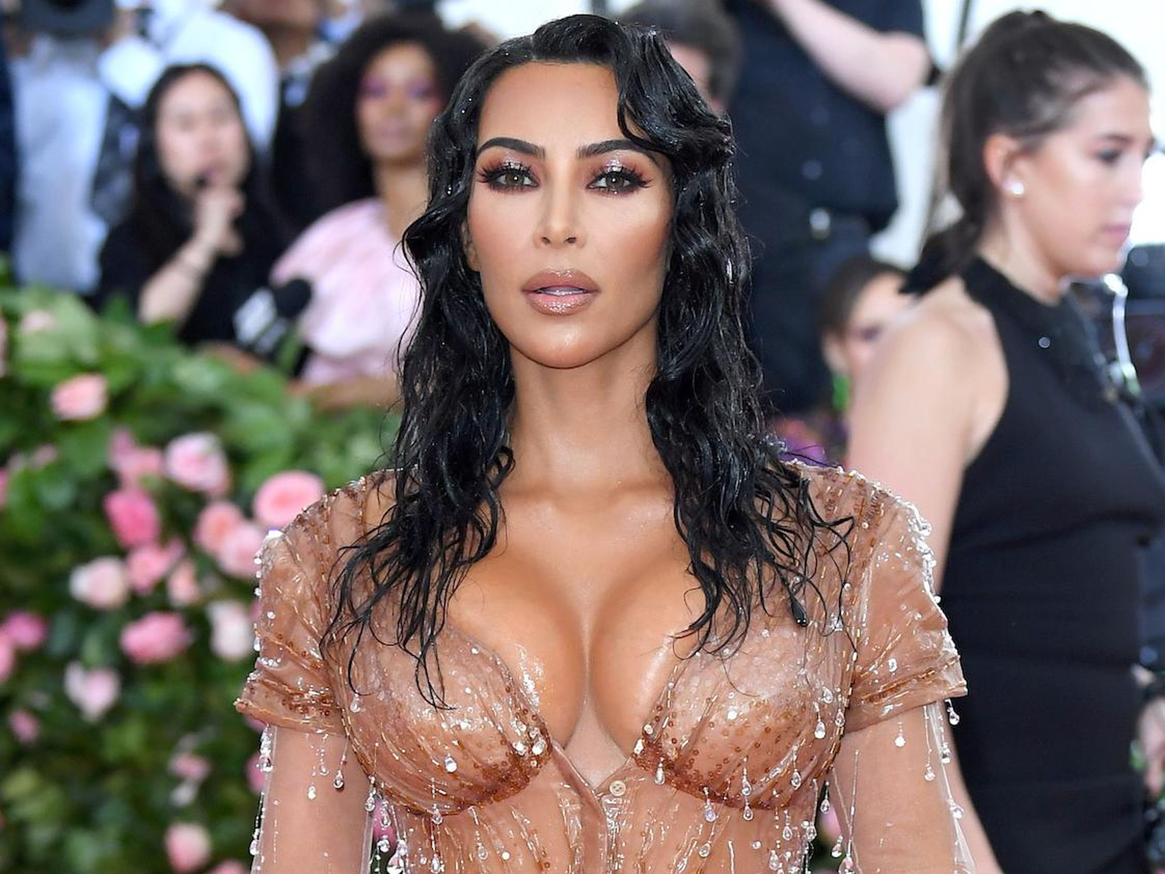 Kim Kardashian tiene una línea de fajas llamada SKIMS.