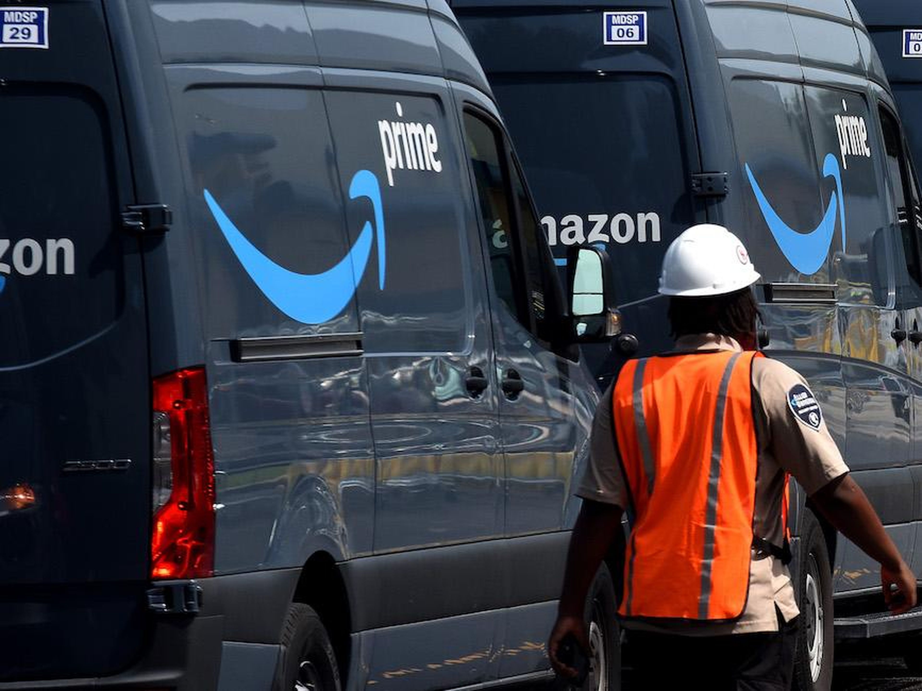 Los conductores que entregaron los paquetes de Amazon se vieron involucrados en más de 60 accidentes desde 2015, causando lesiones graves y 13 muertes, por priorizar las entregas más rápidas.