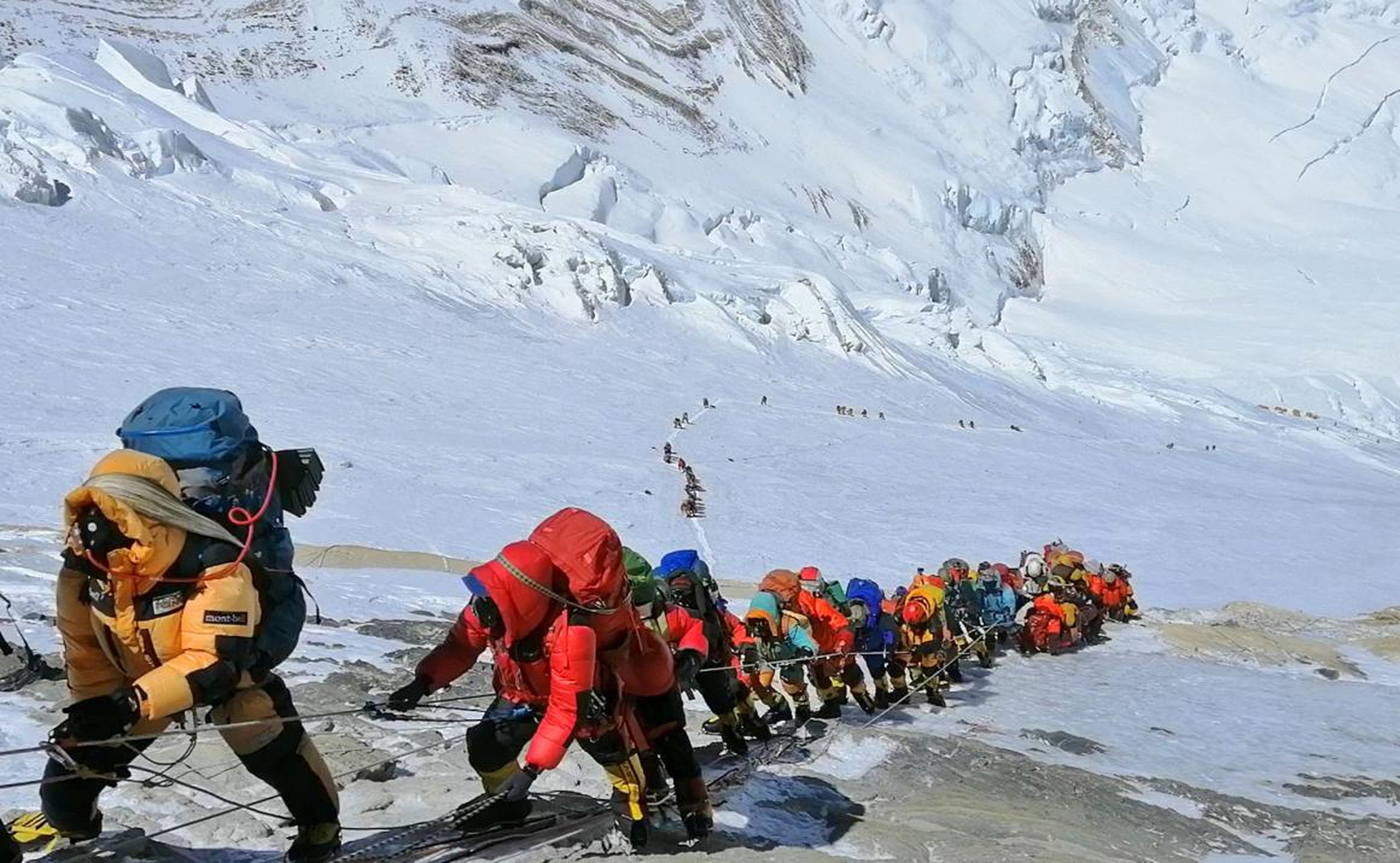 Lines waiting to reach the summit of Mount Everest are causing serious safety concerns.