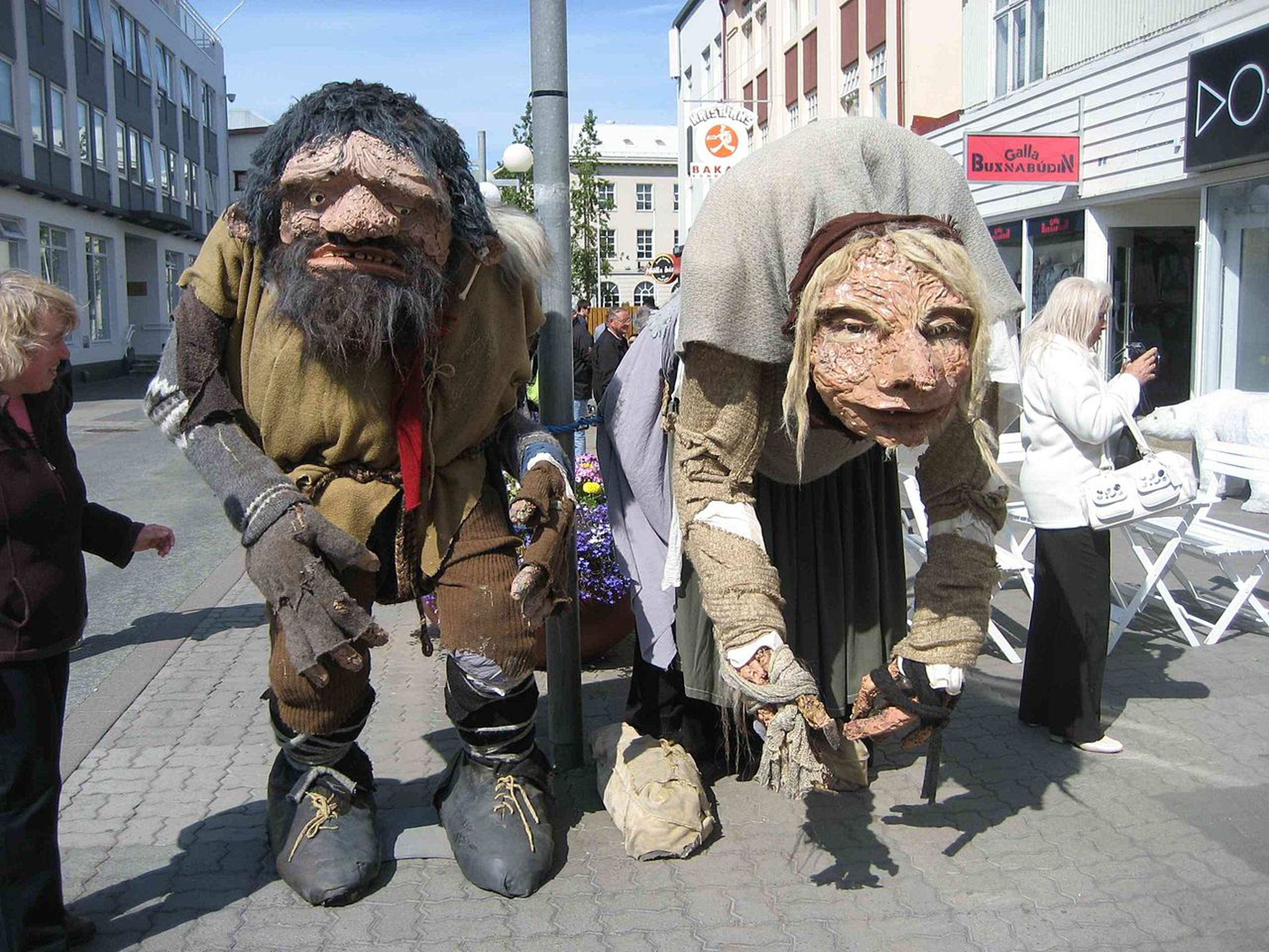 Representaciones de los gigantes Grýla y Leppalúði en Islandia.