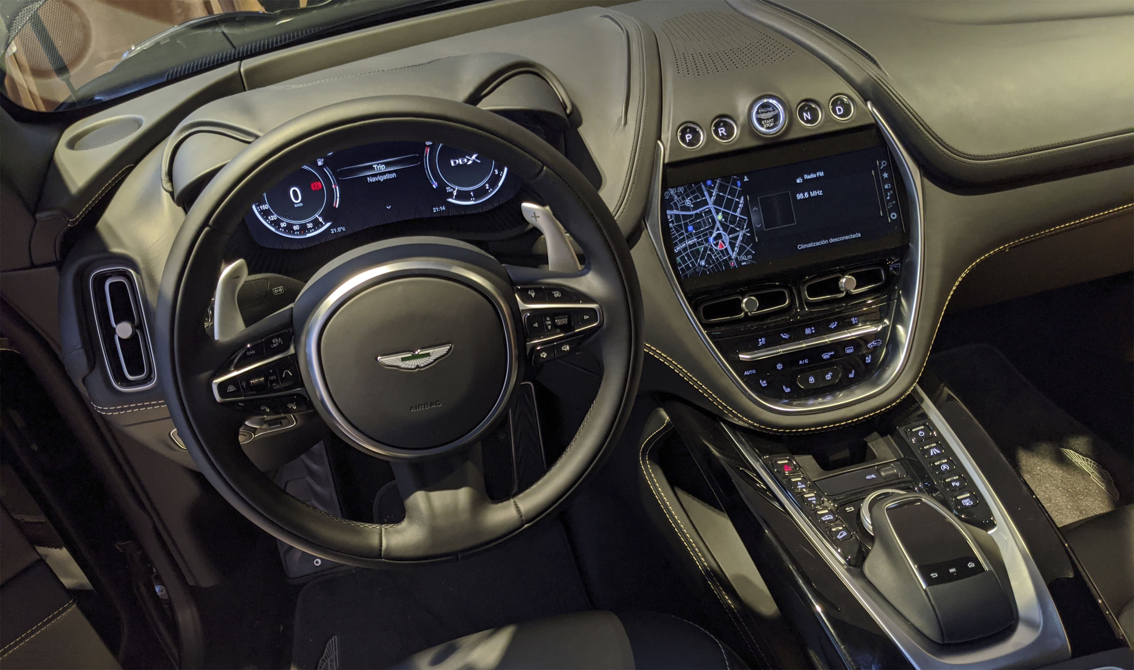Interior del Aston Martin DBX