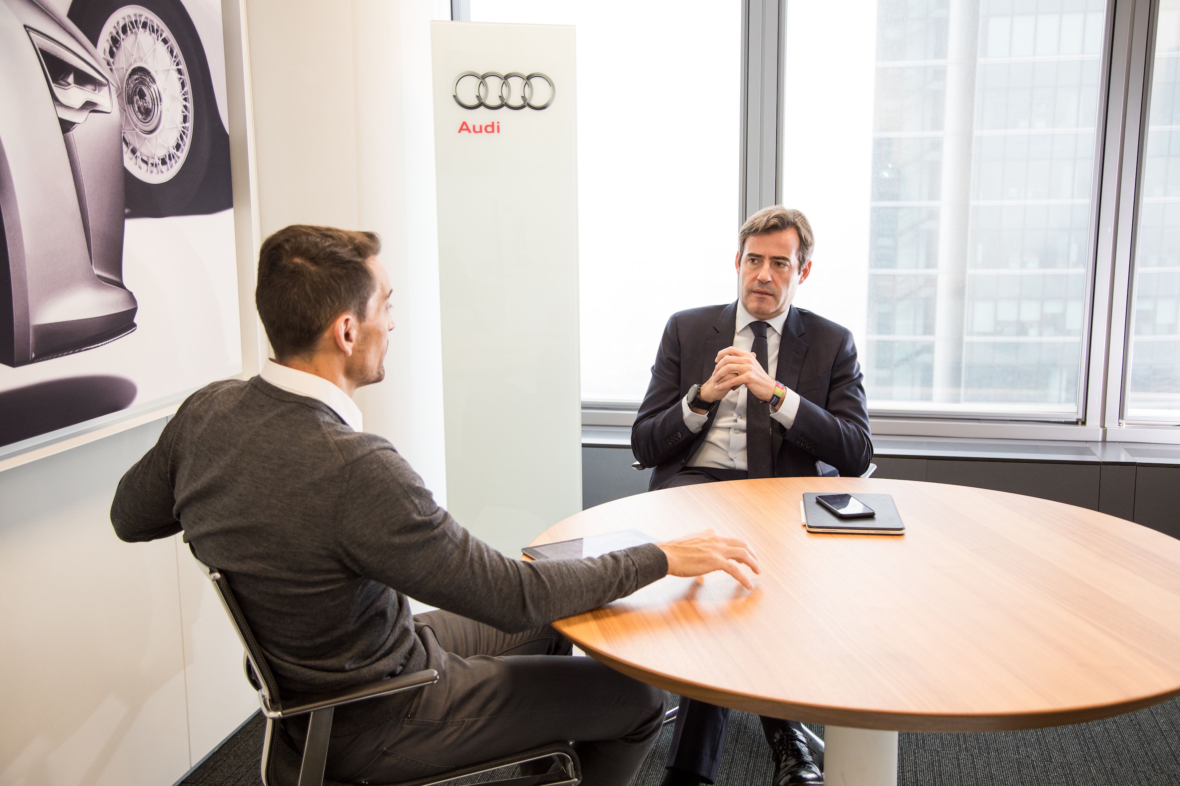 José Miguel Aparicio, director General de Audi España (dcha) y Manuel del Campo, CEO de Axel Springer España (izq).