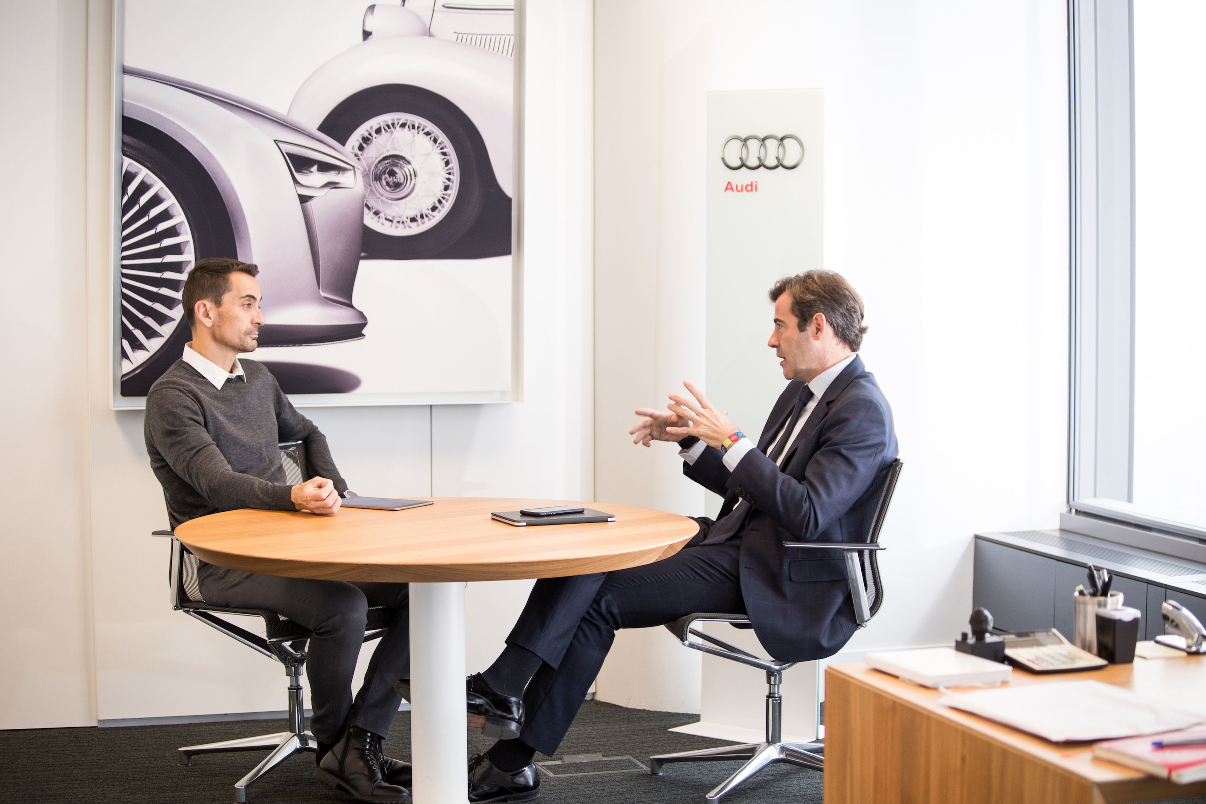 José Miguel Aparicio, director General de Audi España (dcha) y Manuel del Campo, CEO de Axel Springer España (izq).