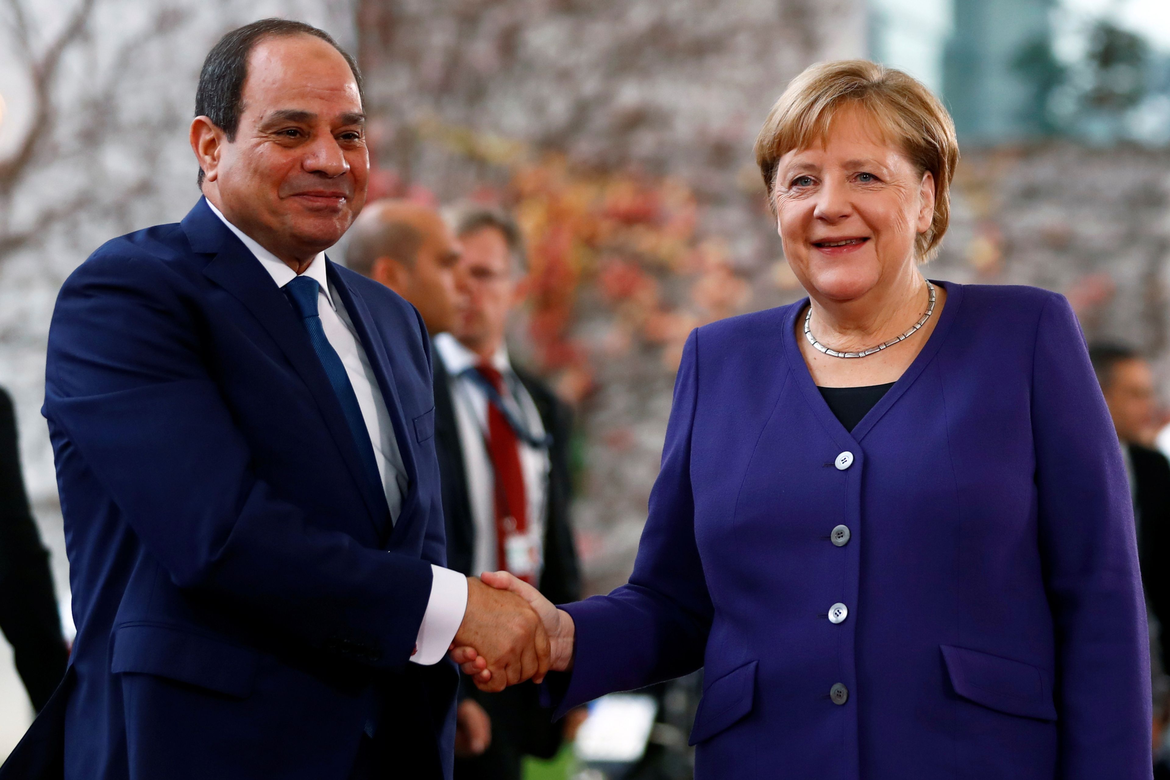 El presidente egipcio, Abdelfatah al-Sisi, con la canciller alemana Angela Merkel