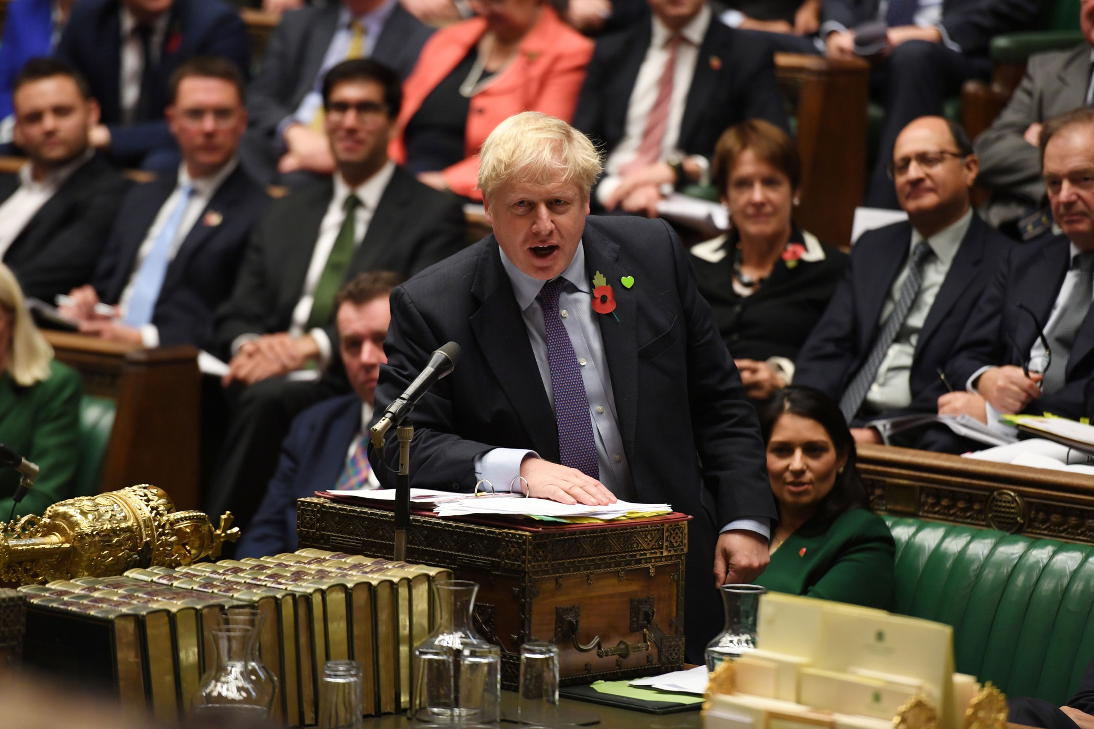 El primer ministro británico Boris Johnson habla ante el Parlamento británico
