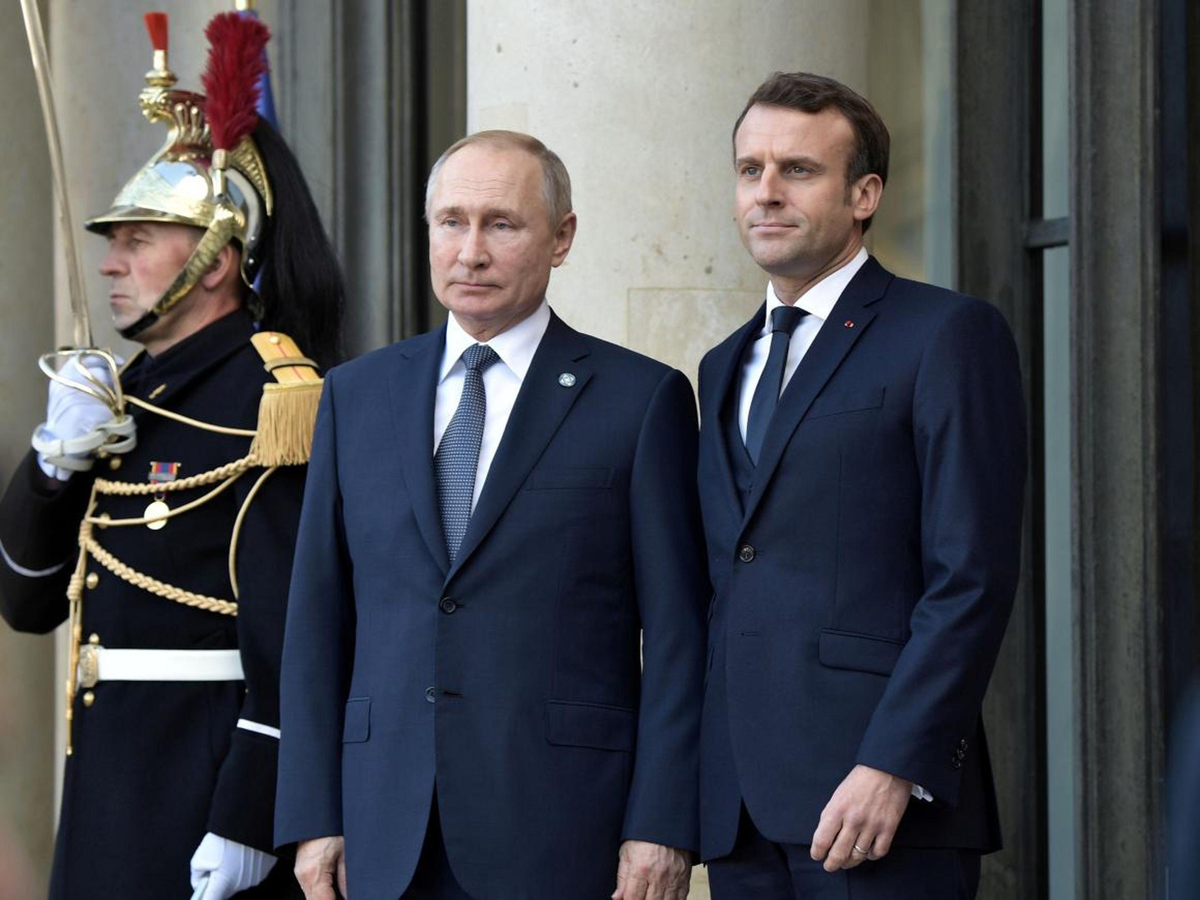 El presidente de Rusia, Vladimir Putin con el presidente de Francia, Emmanuel Macron.
