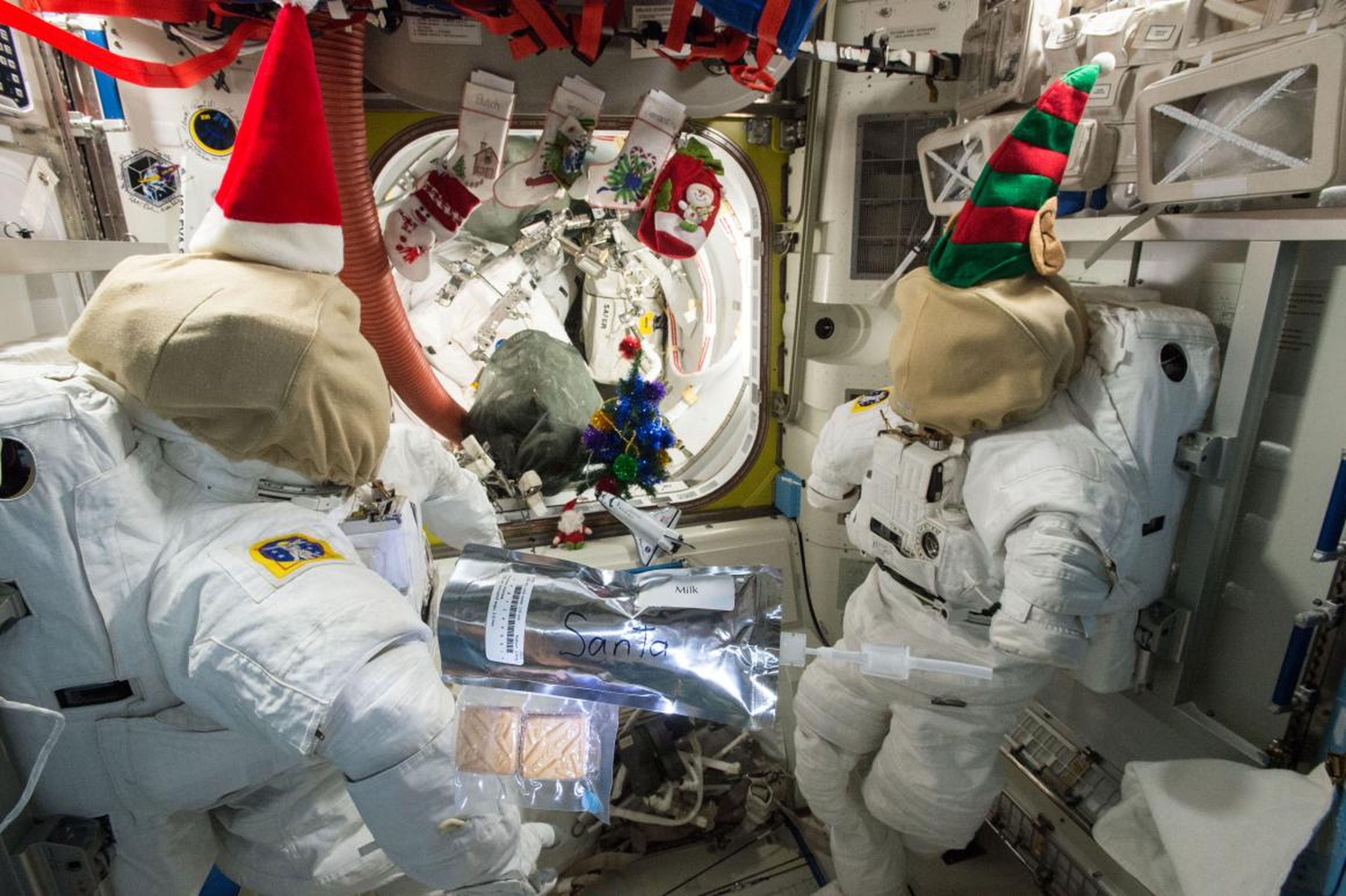 Stuffing empty space suits and putting hats on them appears to have caught on, in 2014 US astronaut astronaut Terry Virts shared this picture.