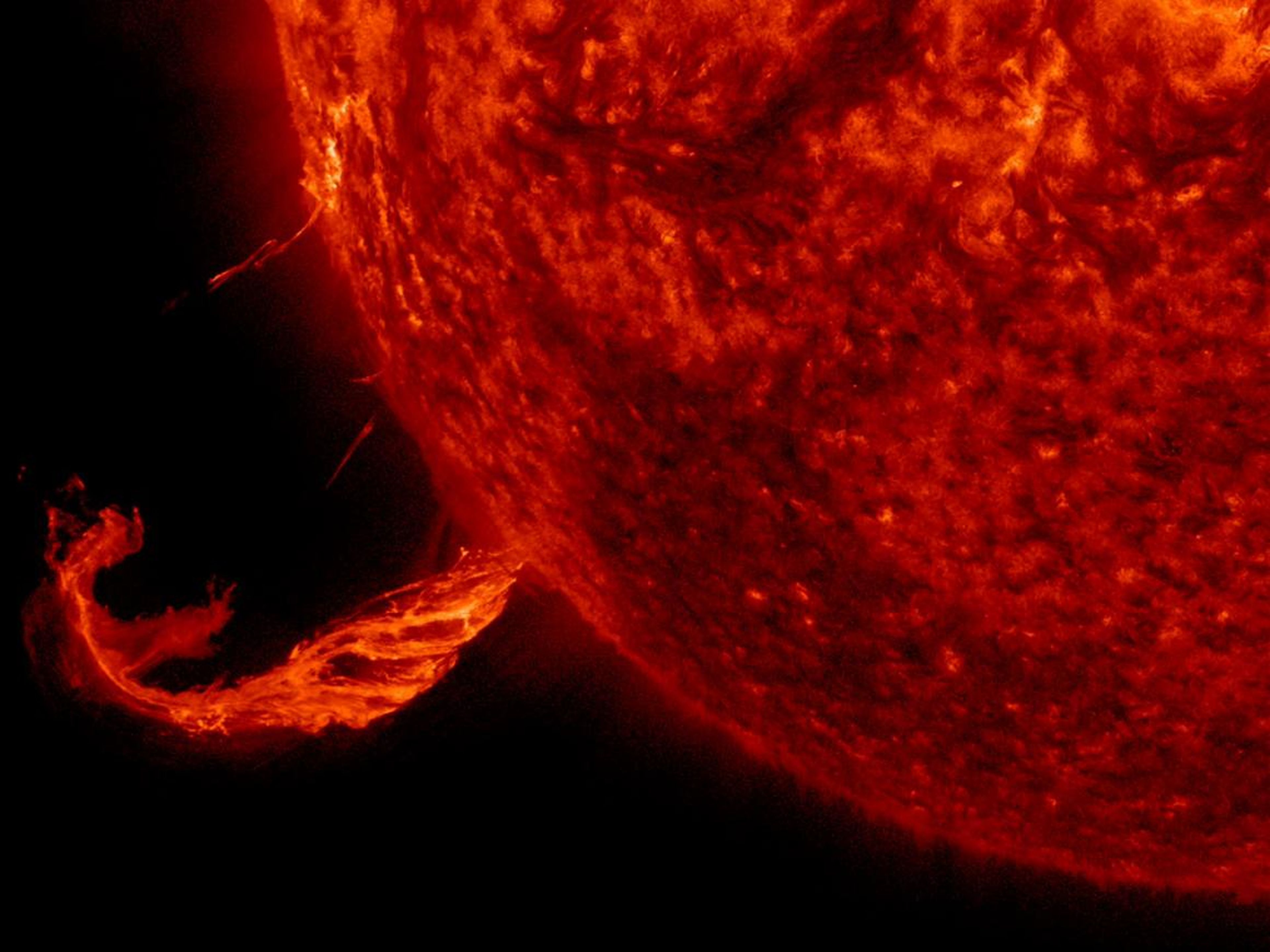 El Sol expulsando una eyección de masa coronal. 24 de febrero de 2015.
