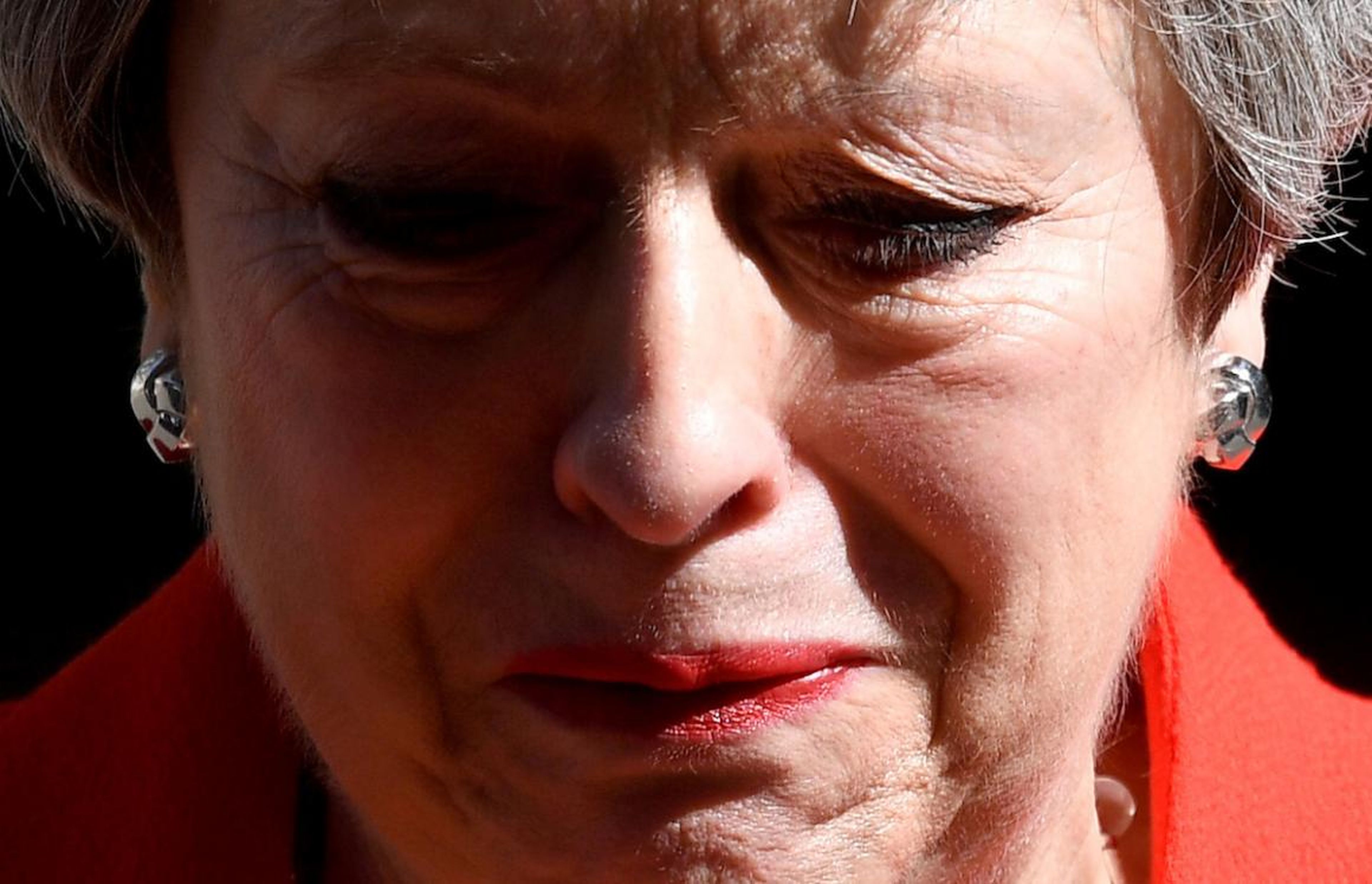 Theresa May anuncia que dejará el cargo de Primera Ministra del Reino Unido en la puerta de Downing Street en Londres el 24 de mayo.