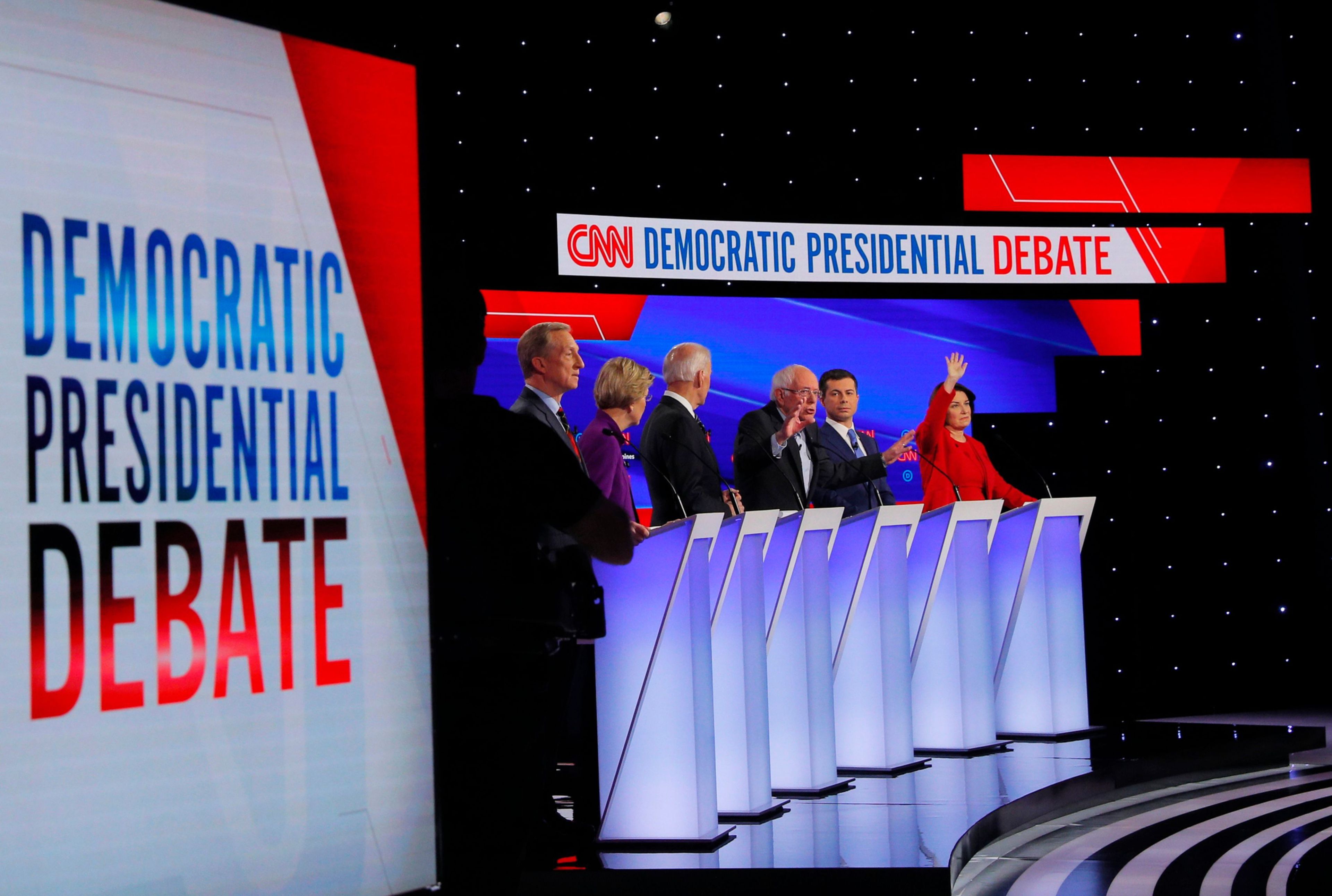6 aspirantes a la nominación demócrata participan en un debate de la CNN