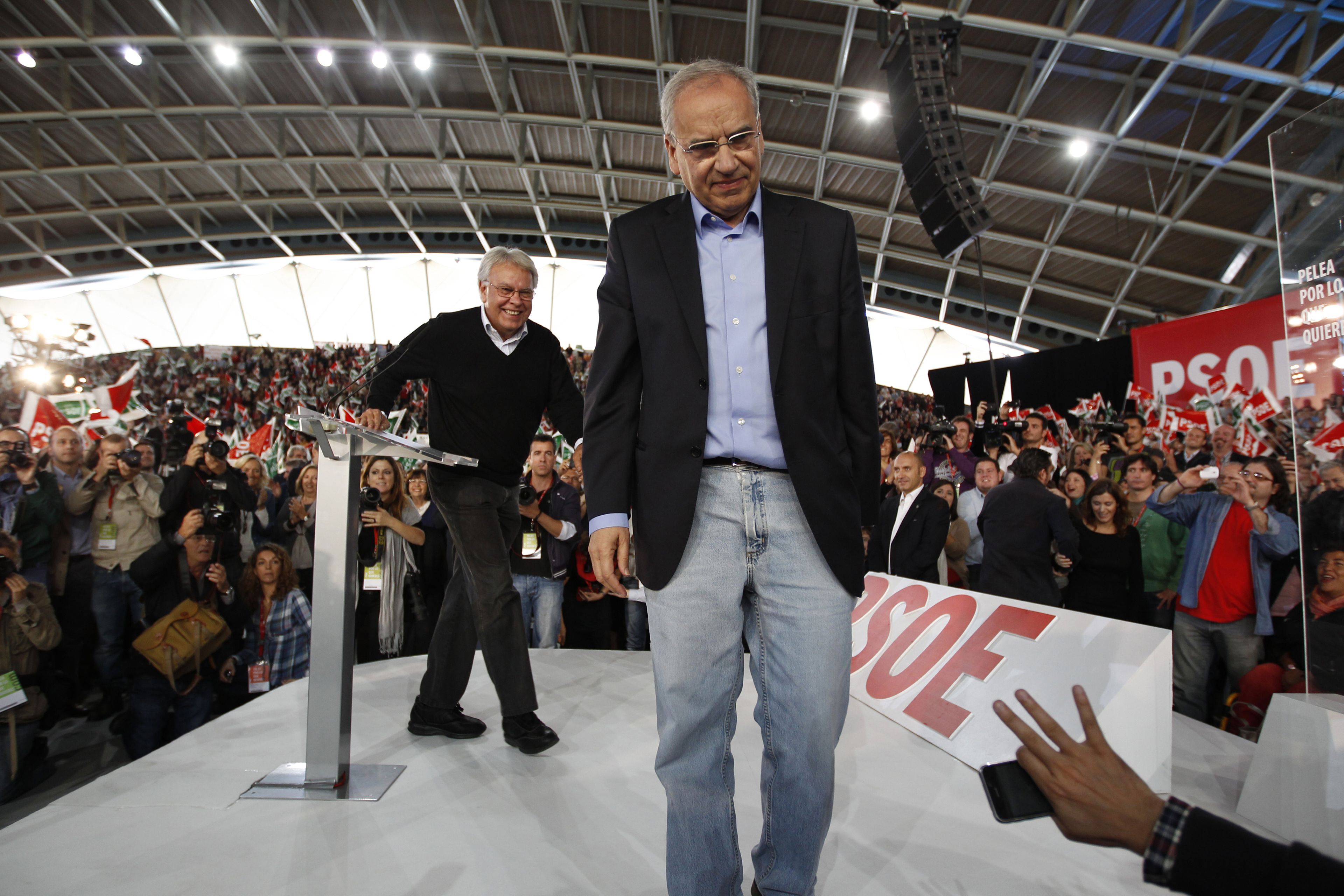Alfonso Guerra, en un mitin del PSOE de 2011.