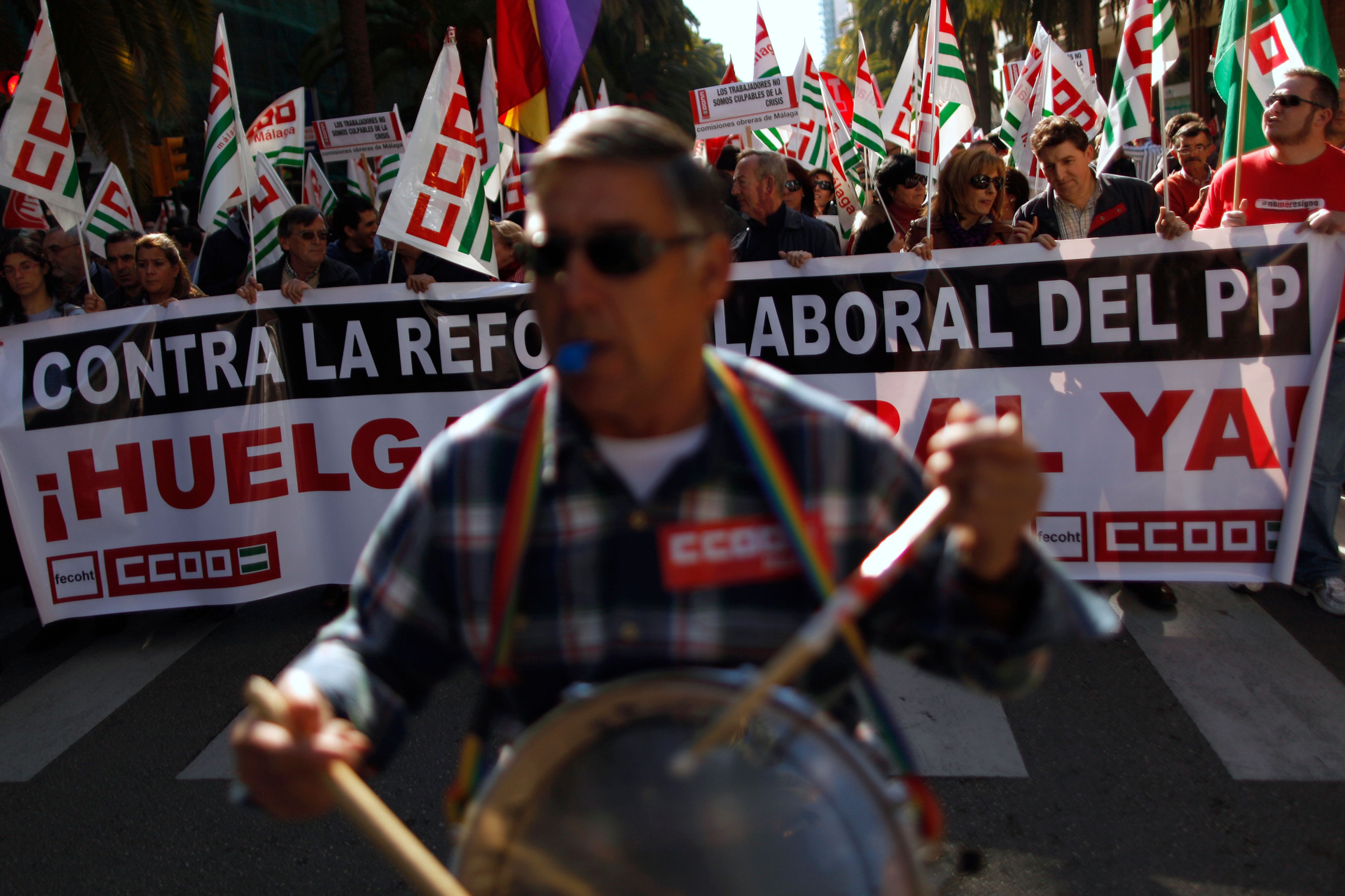 La cabecera de una manifestación contra la reforma laboral en Málaga