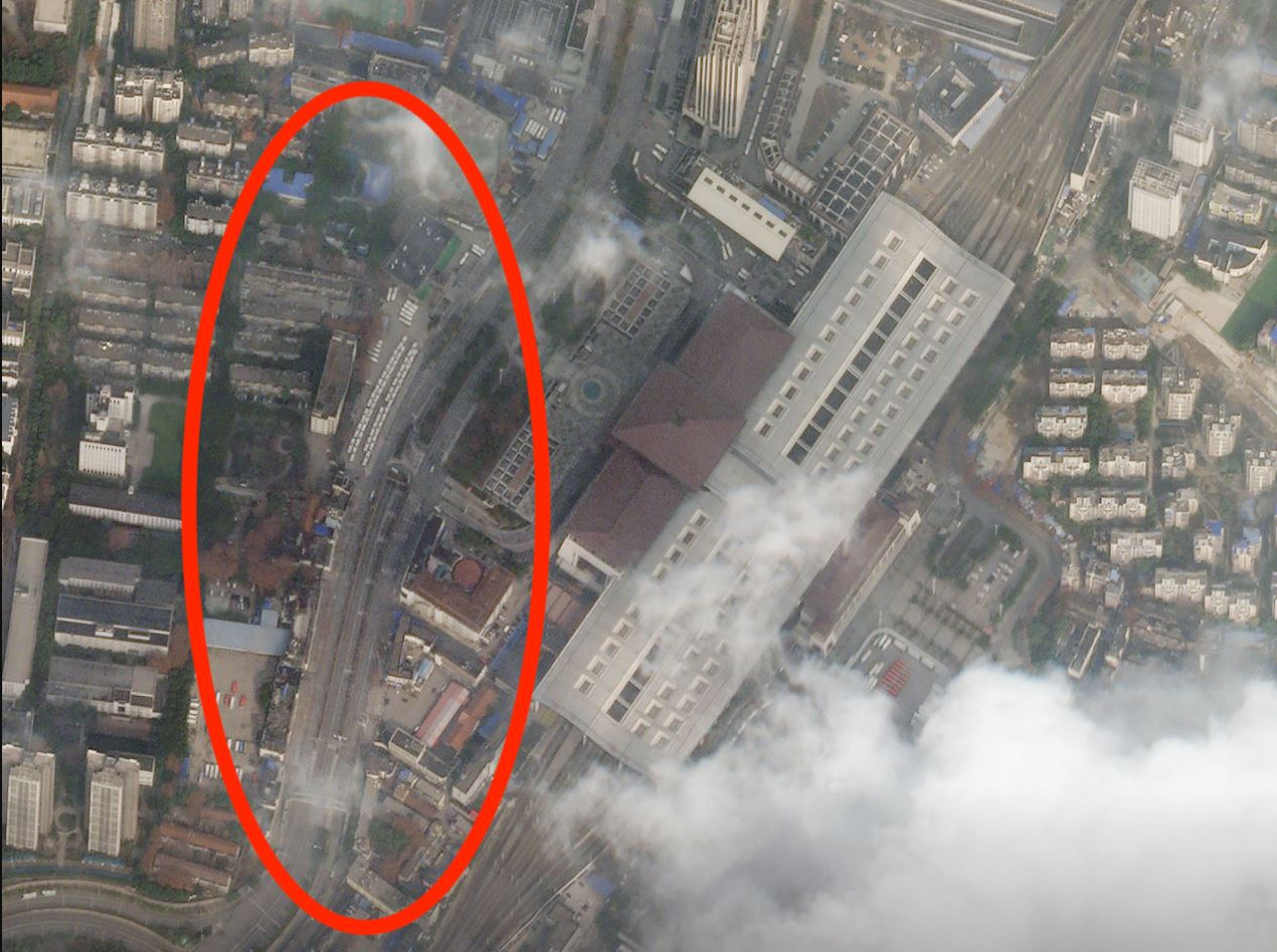 Una imagen de satélite muestra la estación de tren de Wuchang en Wuhan, China, el 28 de enero de 2020, después de que la ciudad fuera puesta bajo cuarentena.