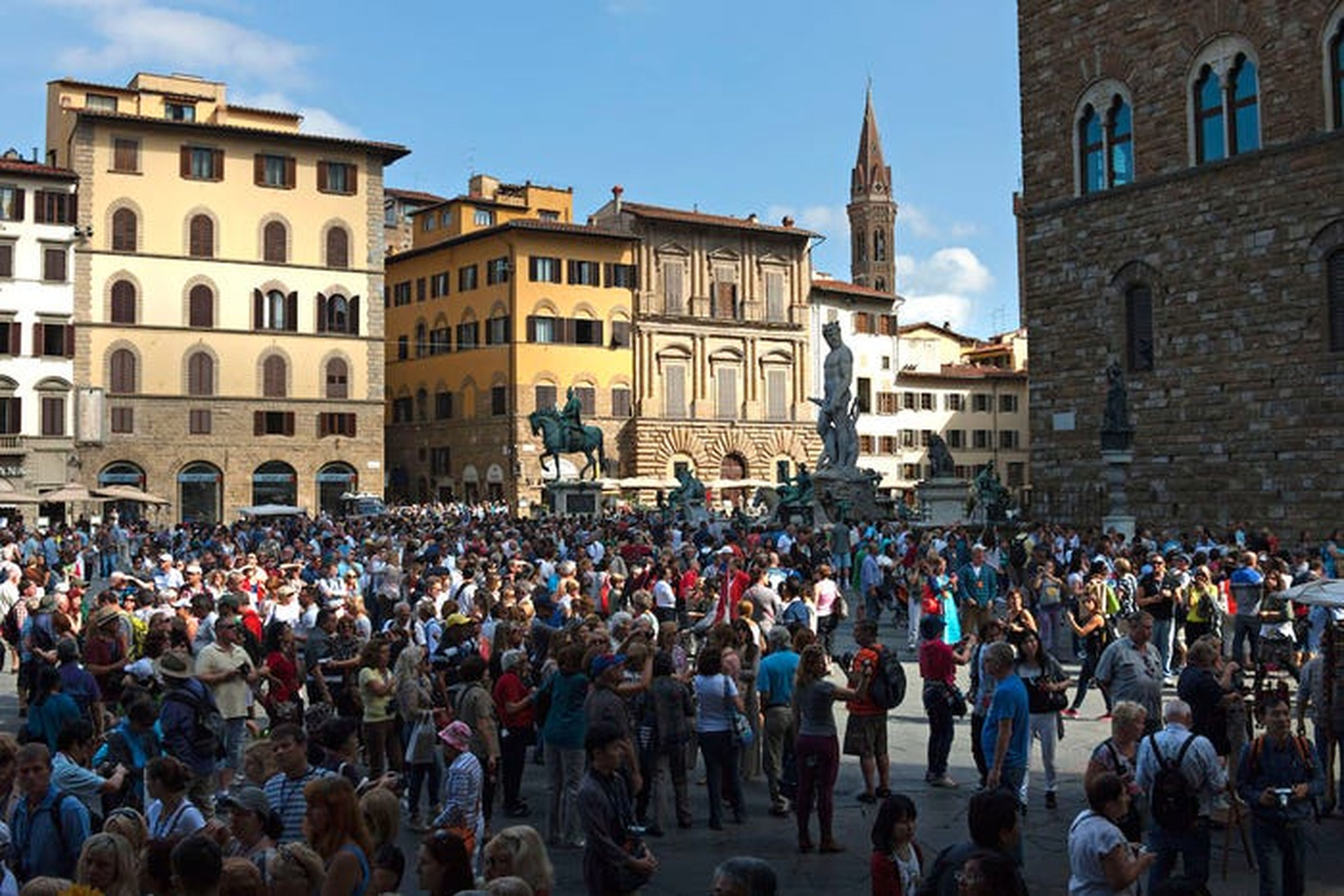 Florencia ha decidido denunciar a la gente que come en la calle.