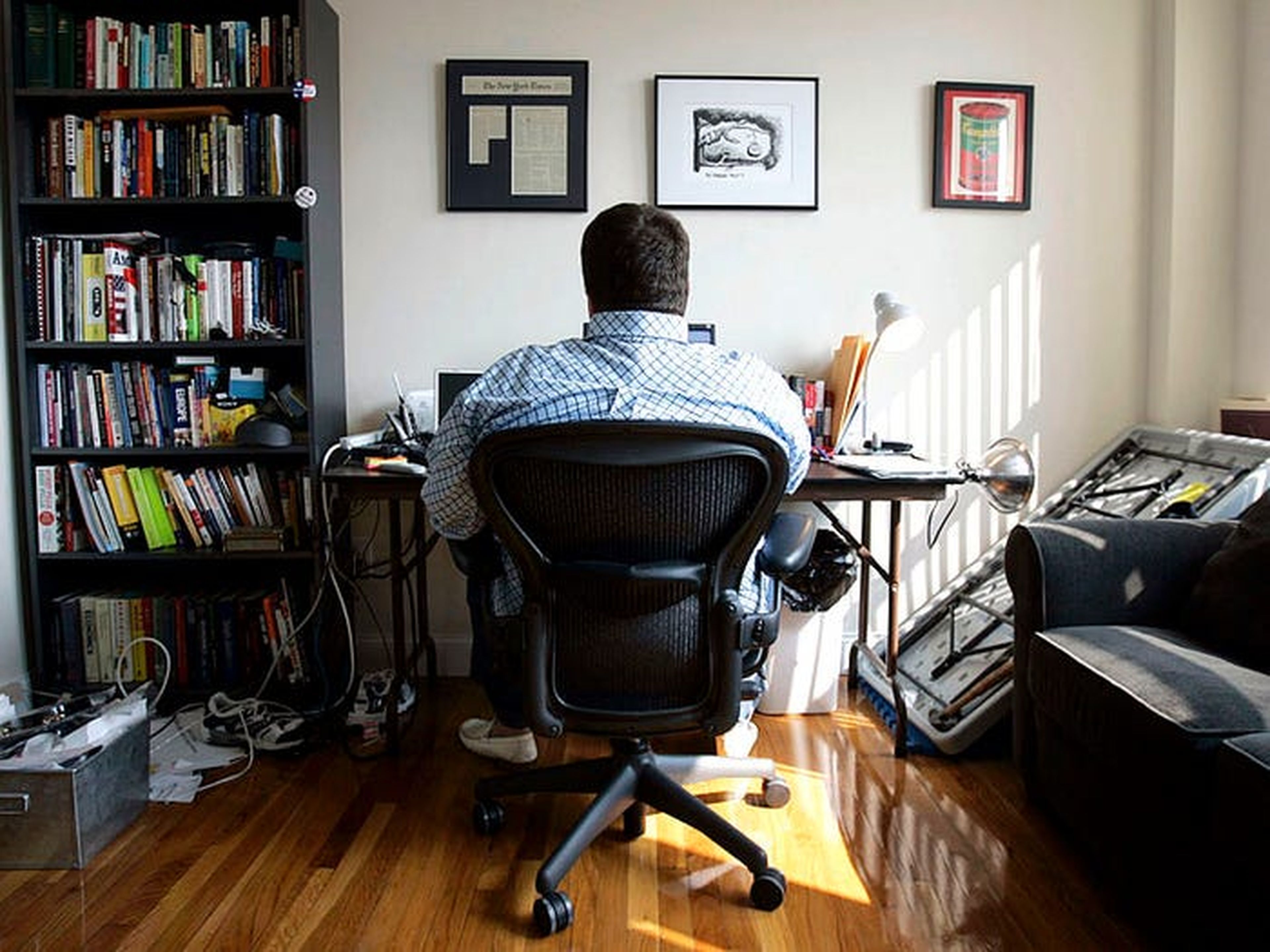Tener un espacio dedicado al trabajo en casa te ayuda a evitar la sensación de que el trabajo se apodera de tu vida, tanto física como mentalmente.