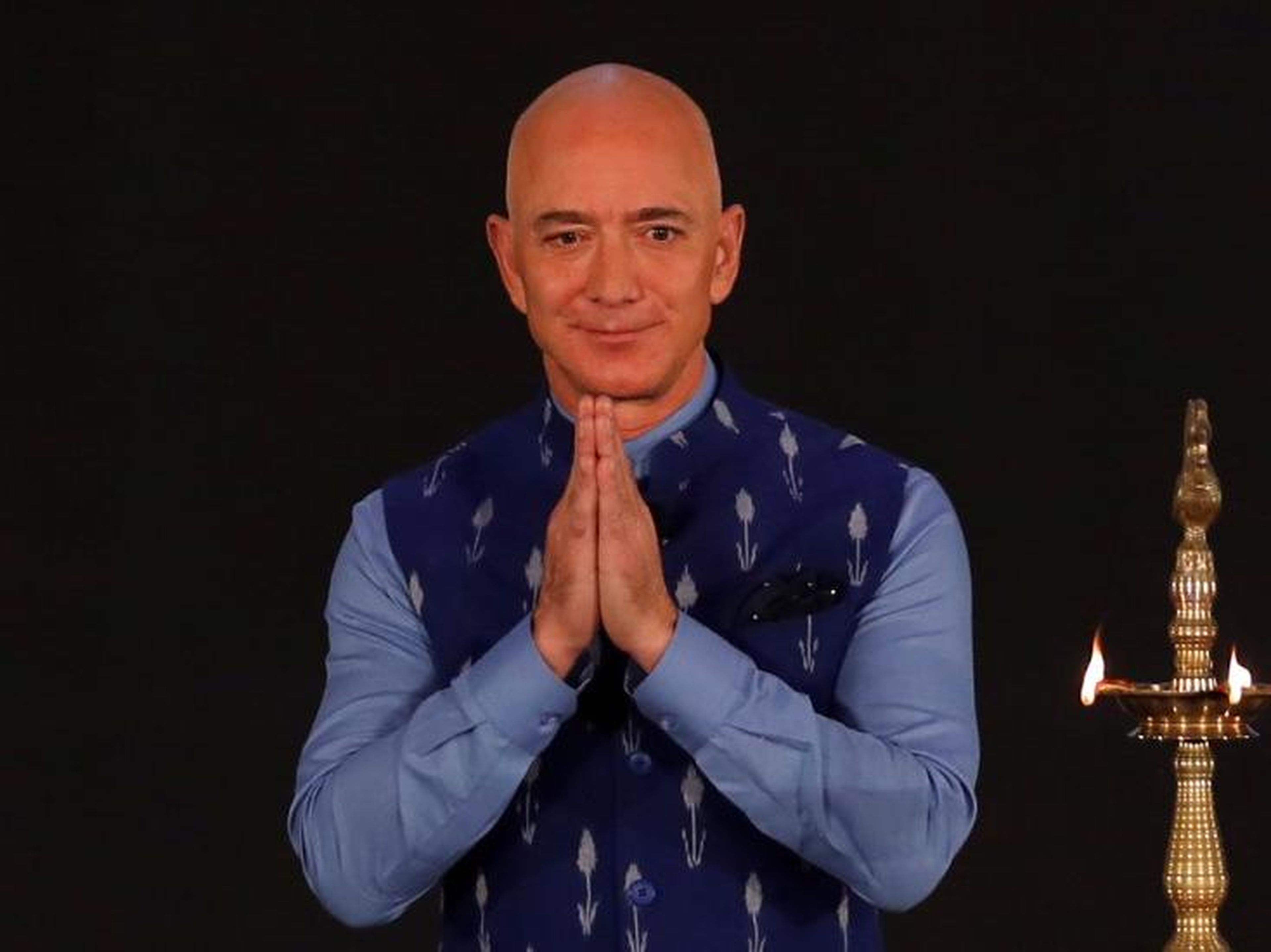 Jeff Bezos, fundador de Amazon, asiste a un evento de la empresa en Nueva Delhi.