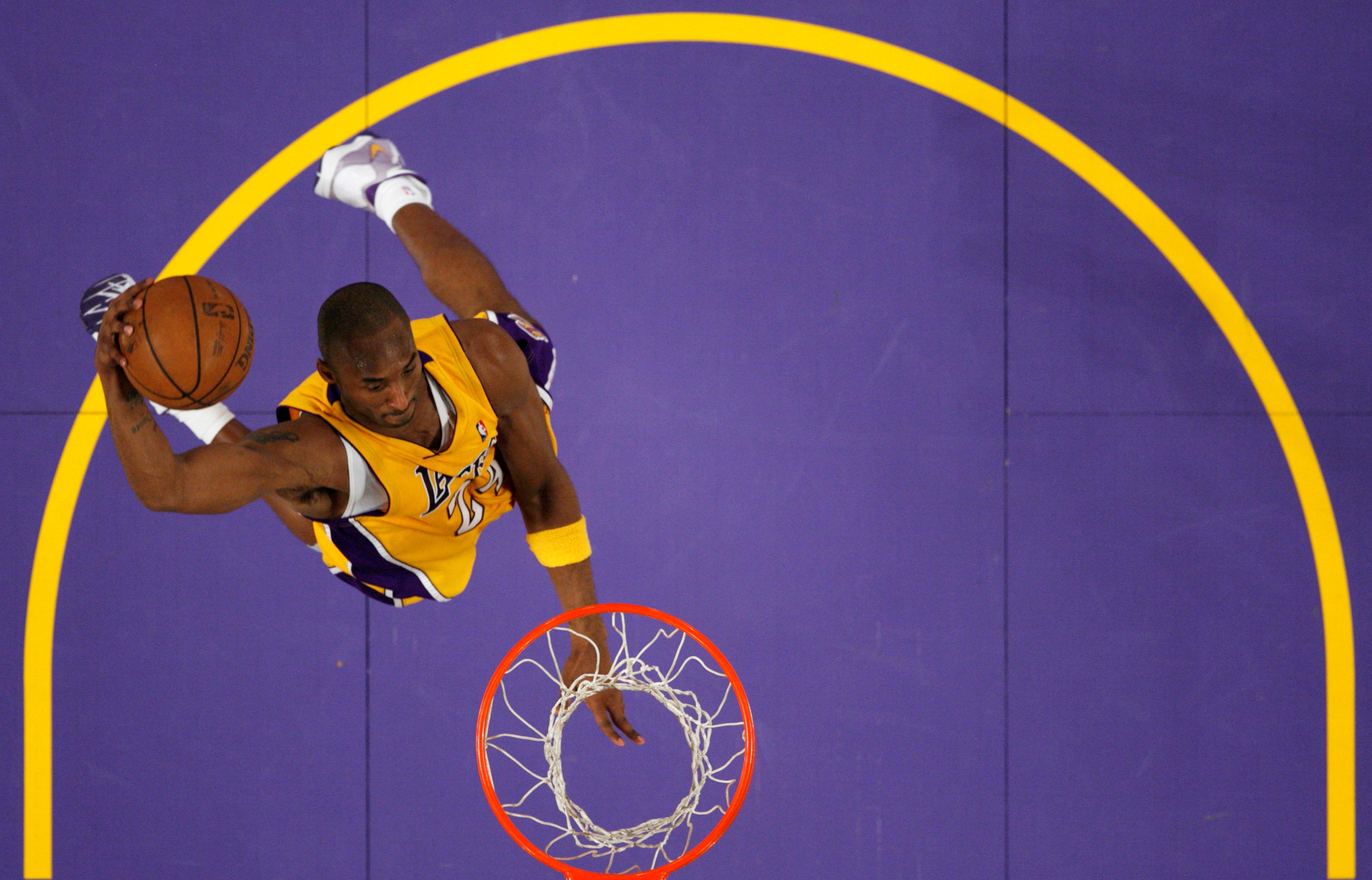 Kobe Bryant, durante un partido con los Lakers de la NBA.