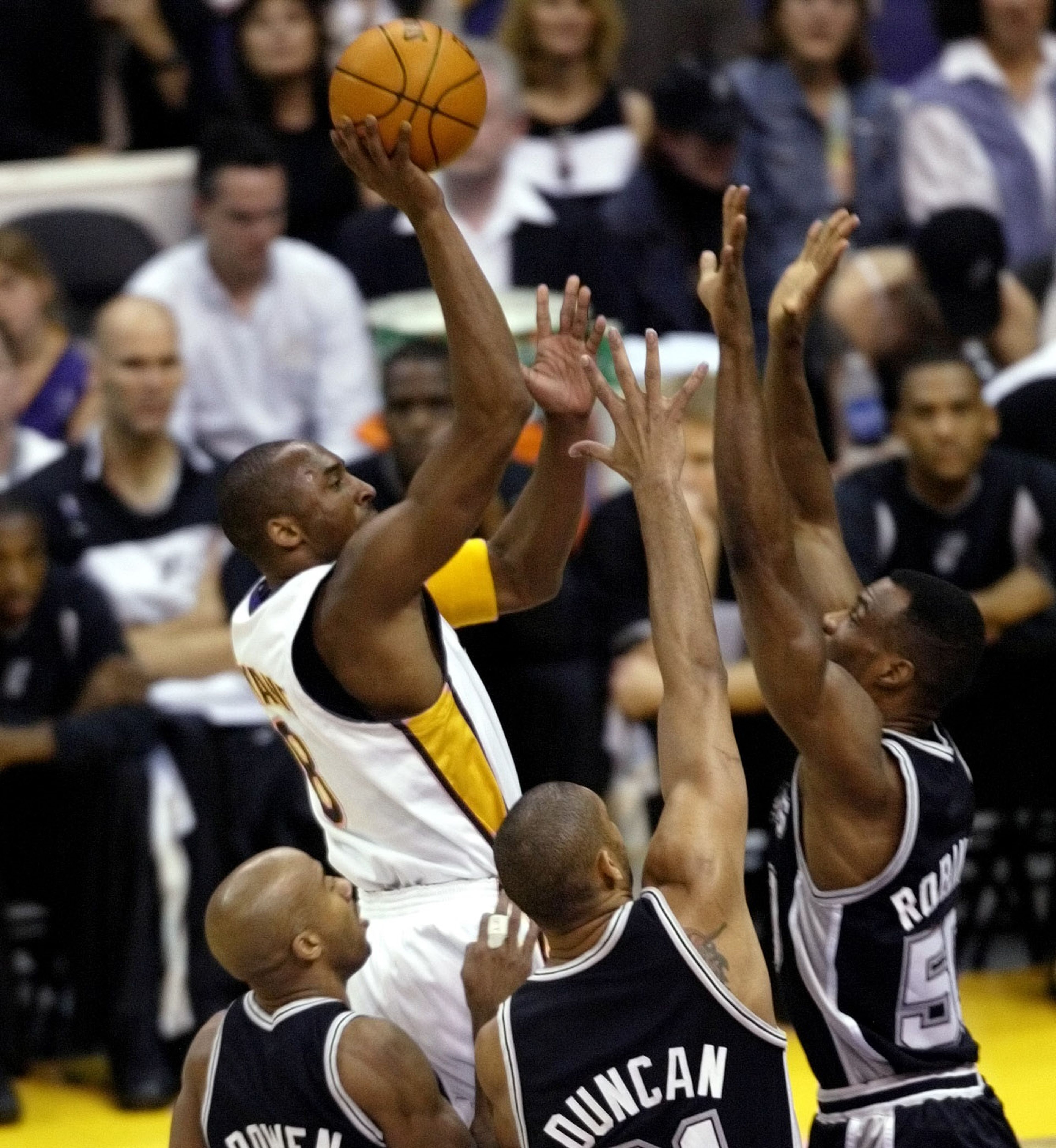 Kobe Bryant frente a los San Antonio Spurs (2003).