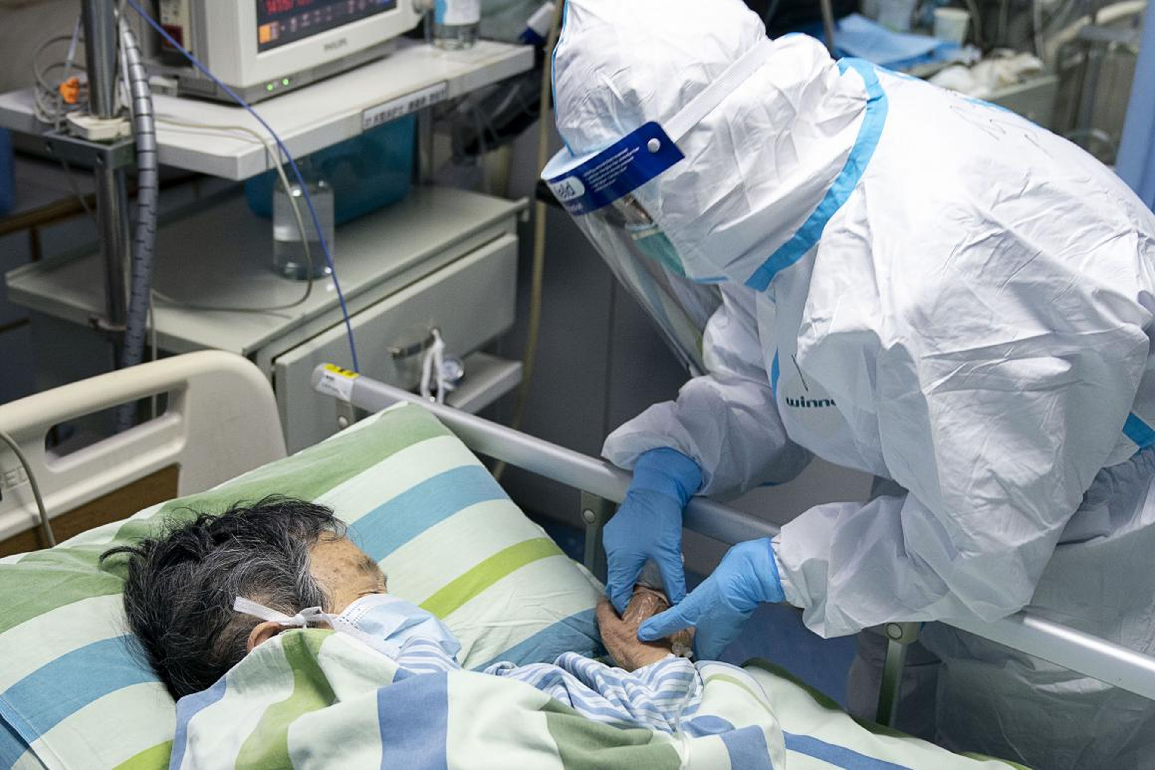 A medical worker attends to a patient in the intensive care unit at Zhongnan Hospital of Wuhan University in China, January 24, 2020. This photo was released by China's Xinhua News Agency.