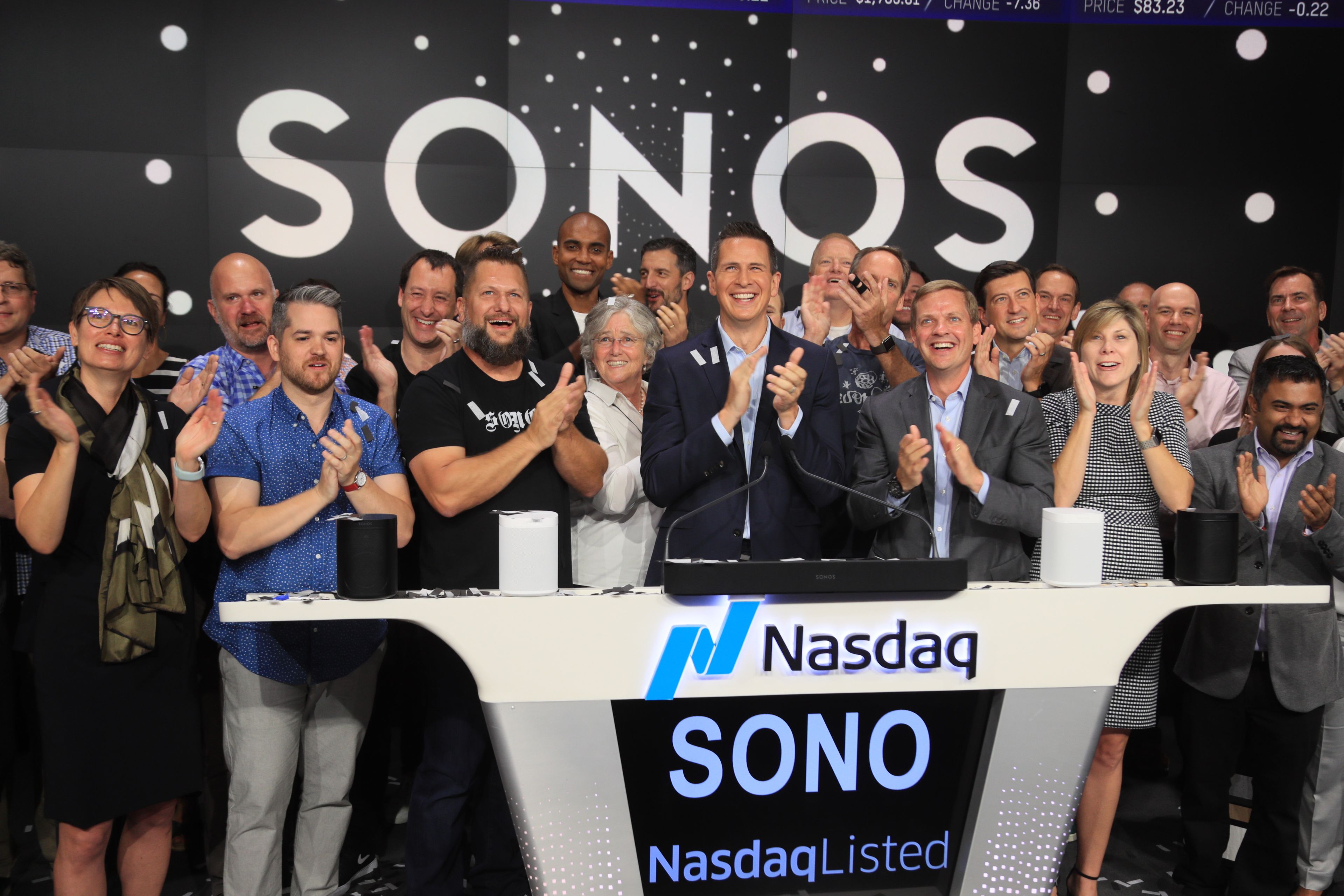 El equipo de Sonos celebrando su salida a bolsa en el Nasdaq.