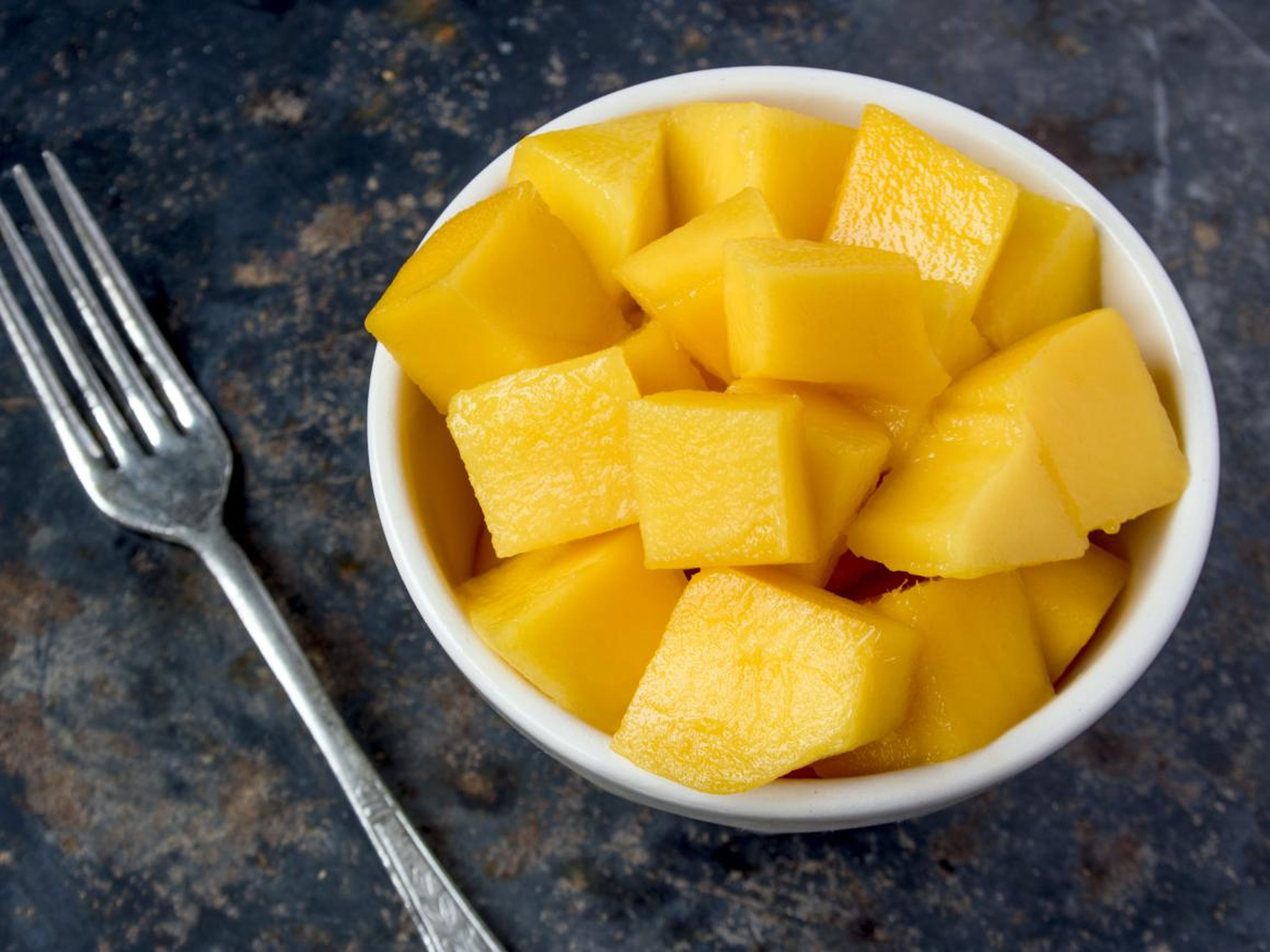 Los mangos contienen altos niveles de vitaminas A y C.
