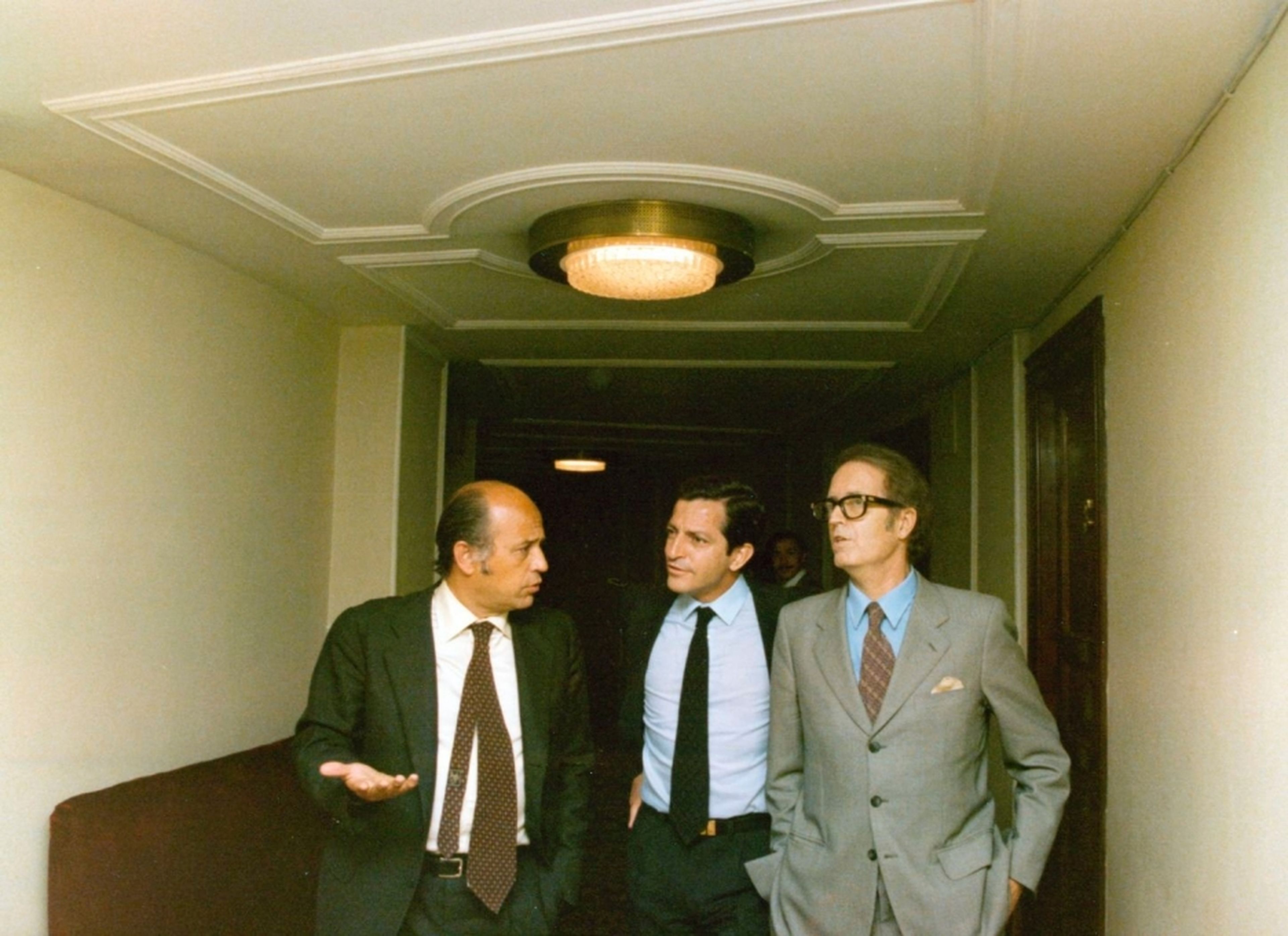 Suárez junto a sus ministros de Hacienda y Obras Públicas en el 78.
