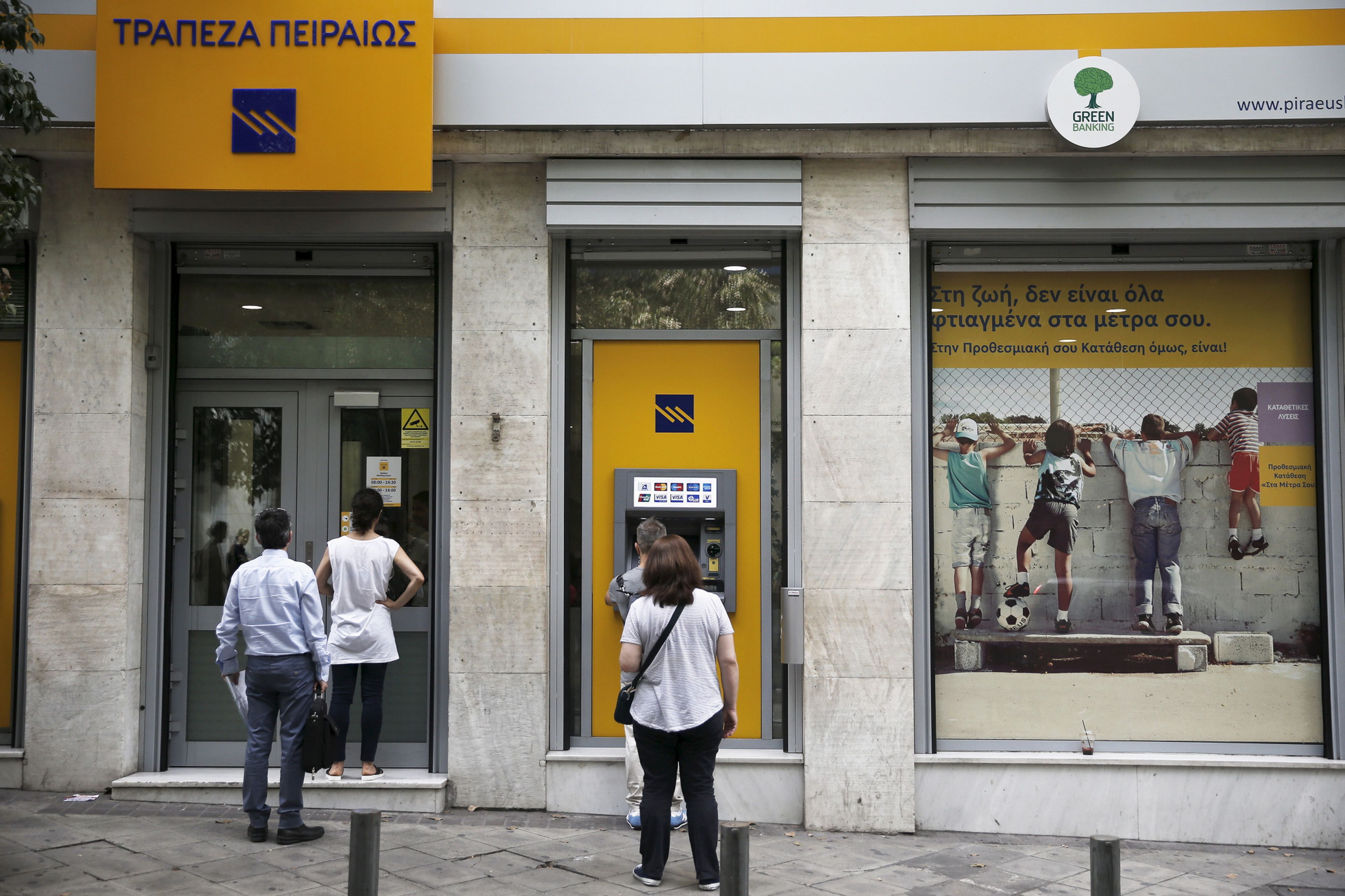 Una sucursal de Piraeus Bank en Atenas