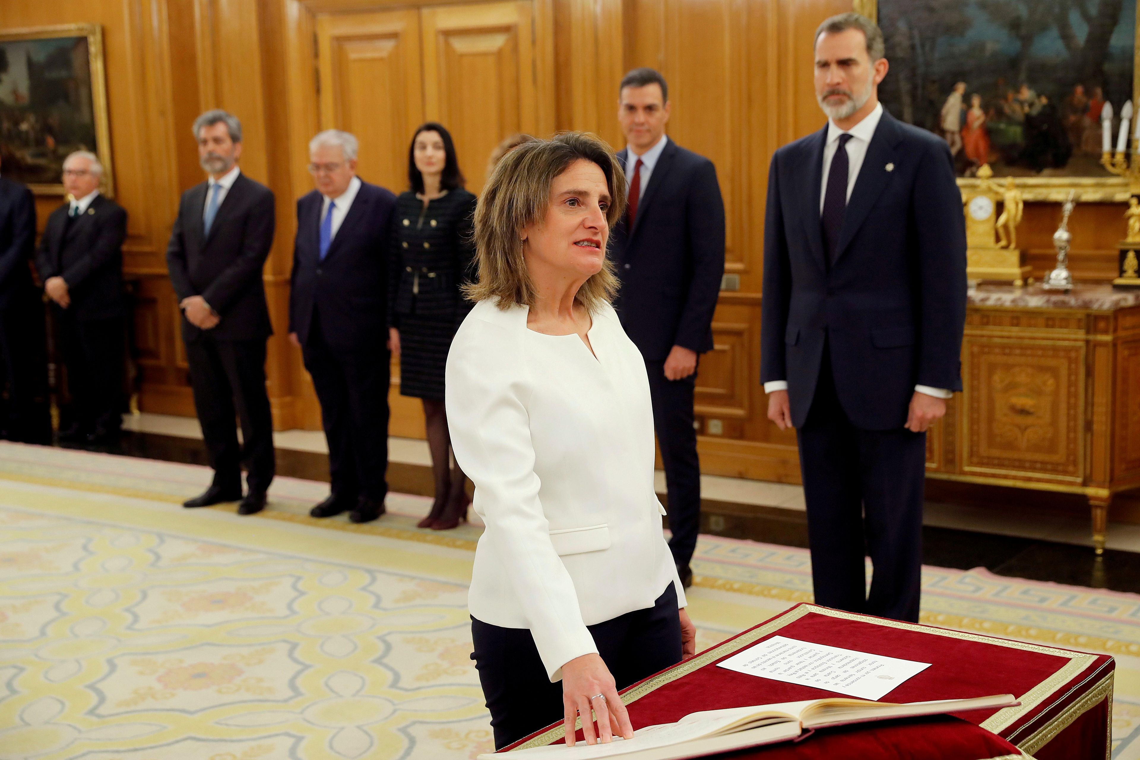 Teresa Ribera jura su cargo como vicepresidenta en el Palacio de la Zarzuela de Madrid.