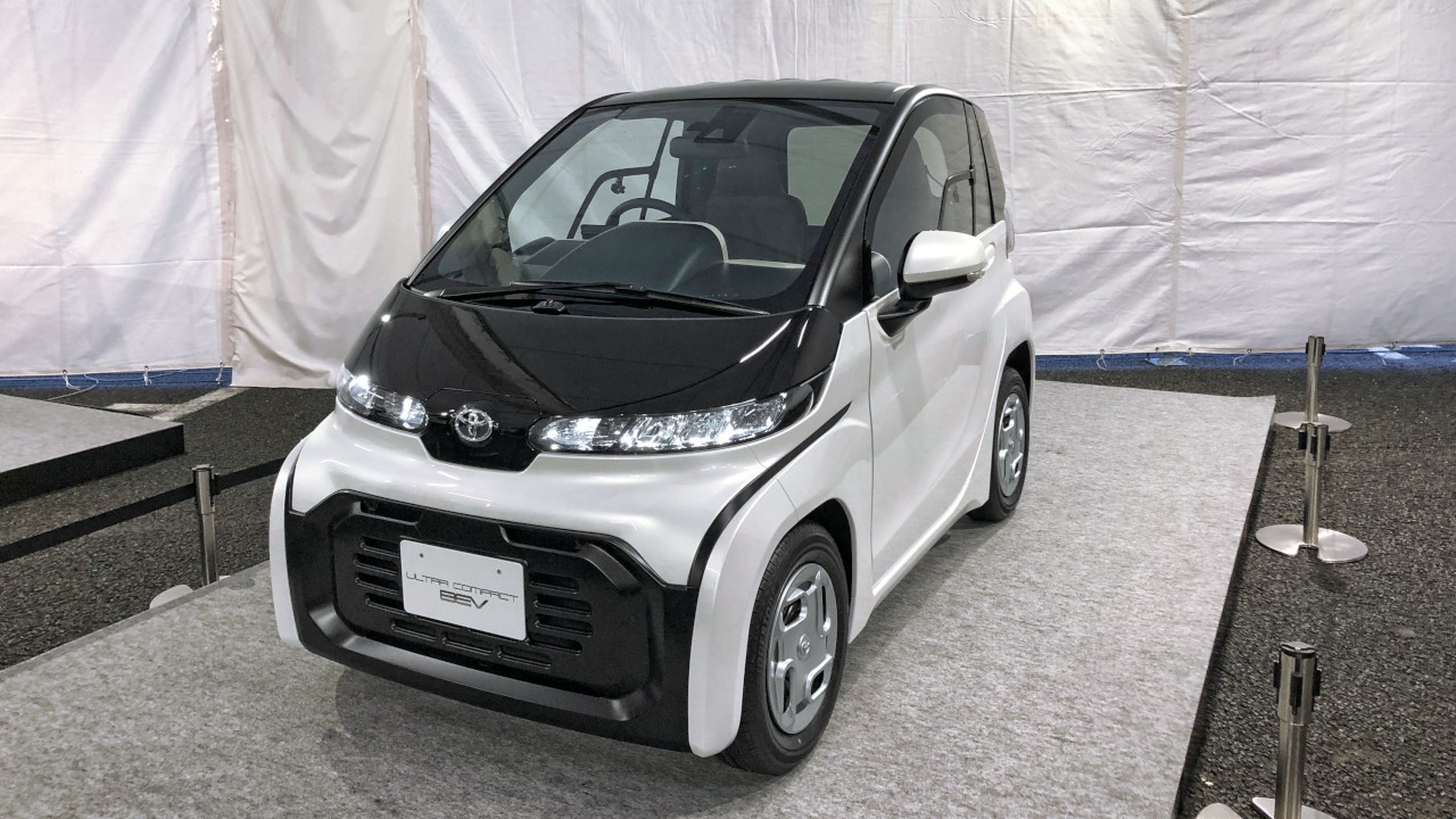 Así es el vehículo eléctrico ultracompacto y biplaza, que llegará al mercado japonés a finales de 2020.
