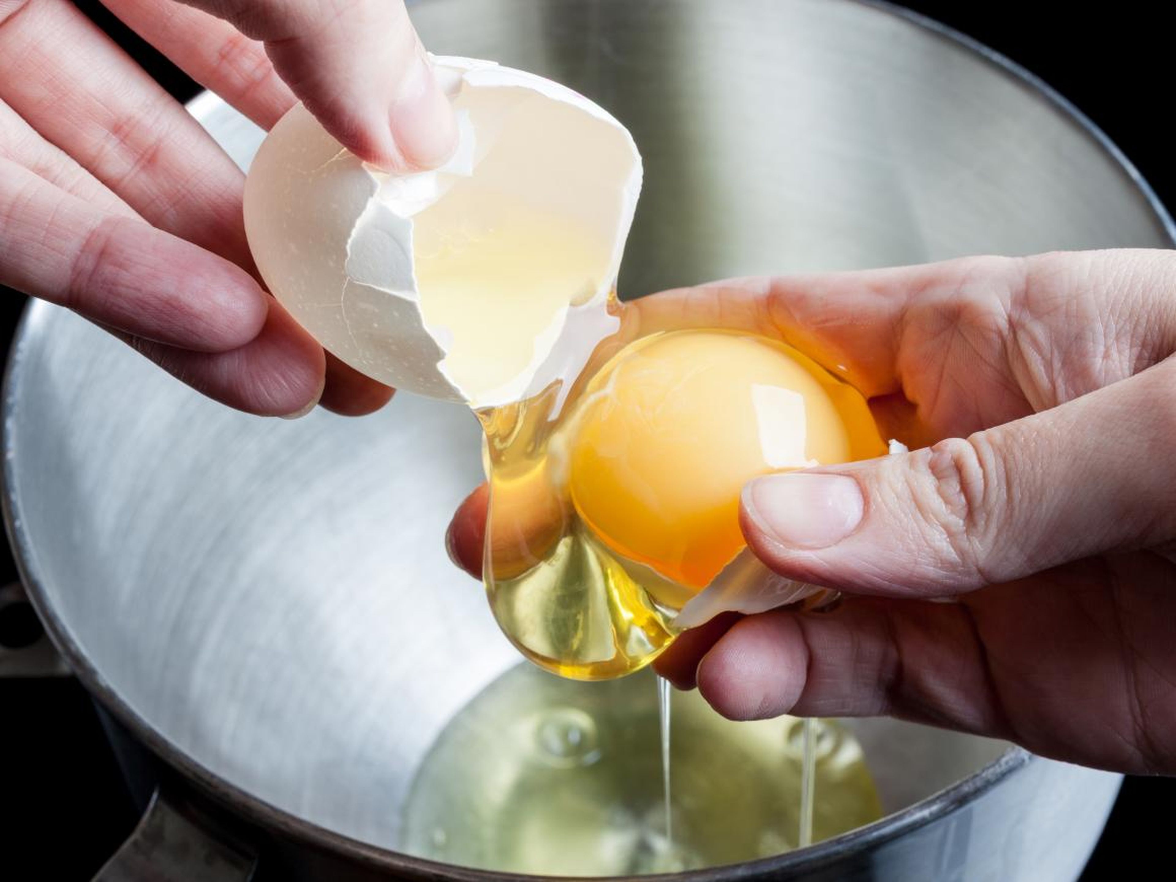 Las claras de huevo son una buena fuente de proteínas.