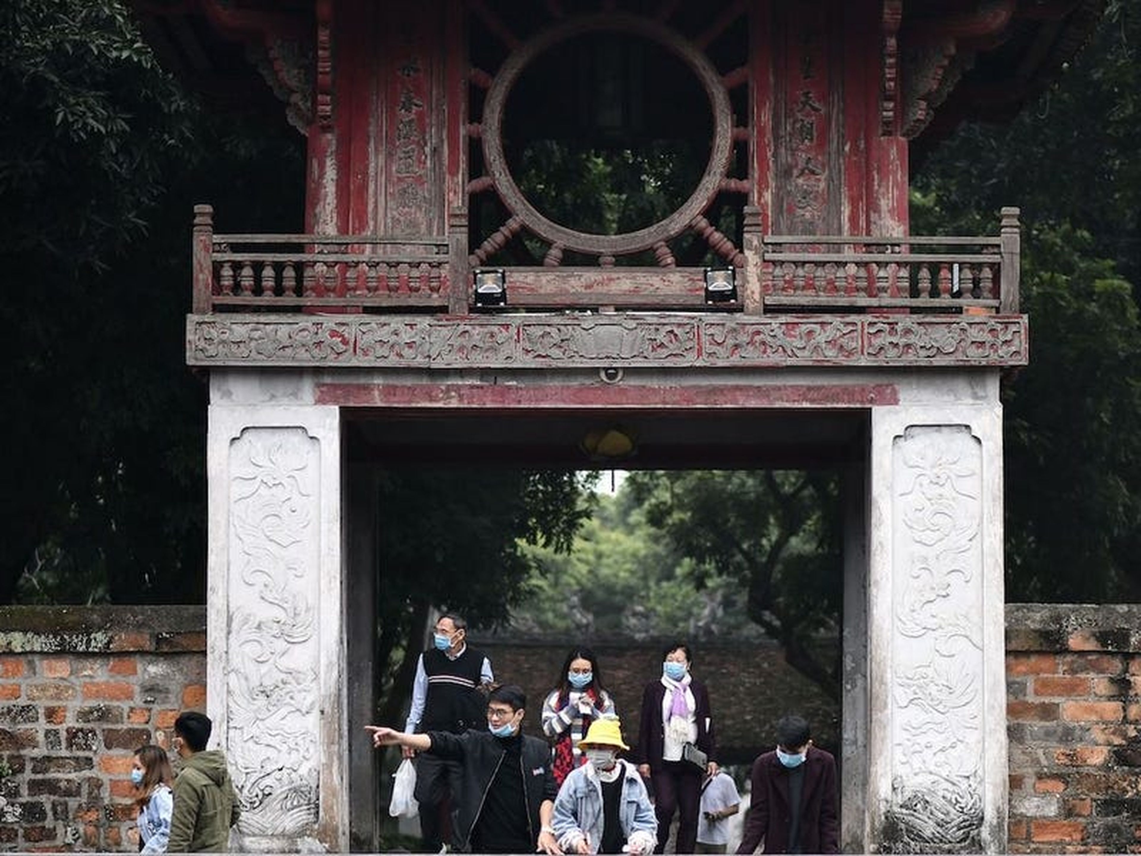 Turistas en el Templo de Literatura de Hanoi el 12 de febrero.