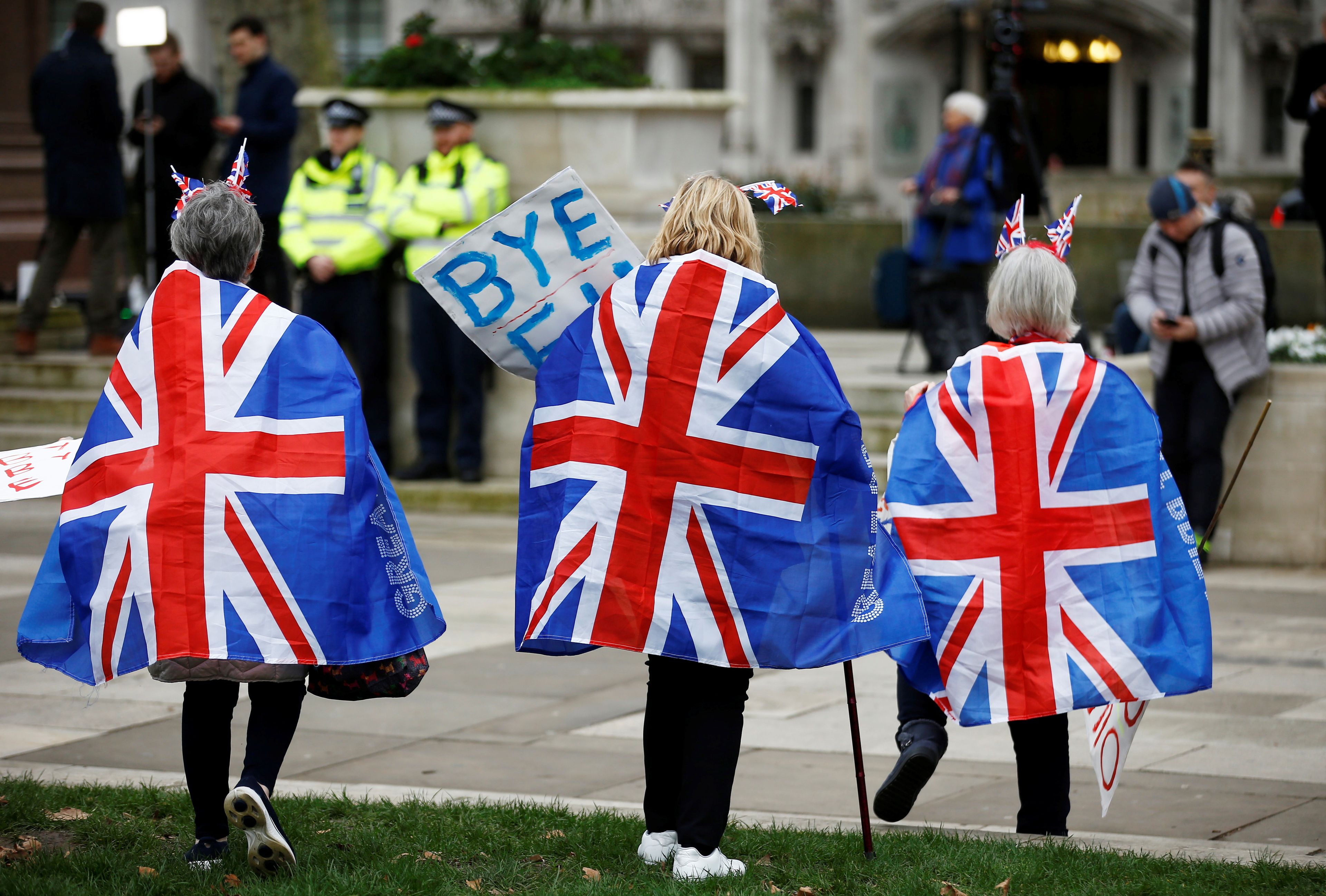 La gente celebra que Gran Bretaña abandone la UE en Parliament Square en Londres,el 31 de enero de 2020.