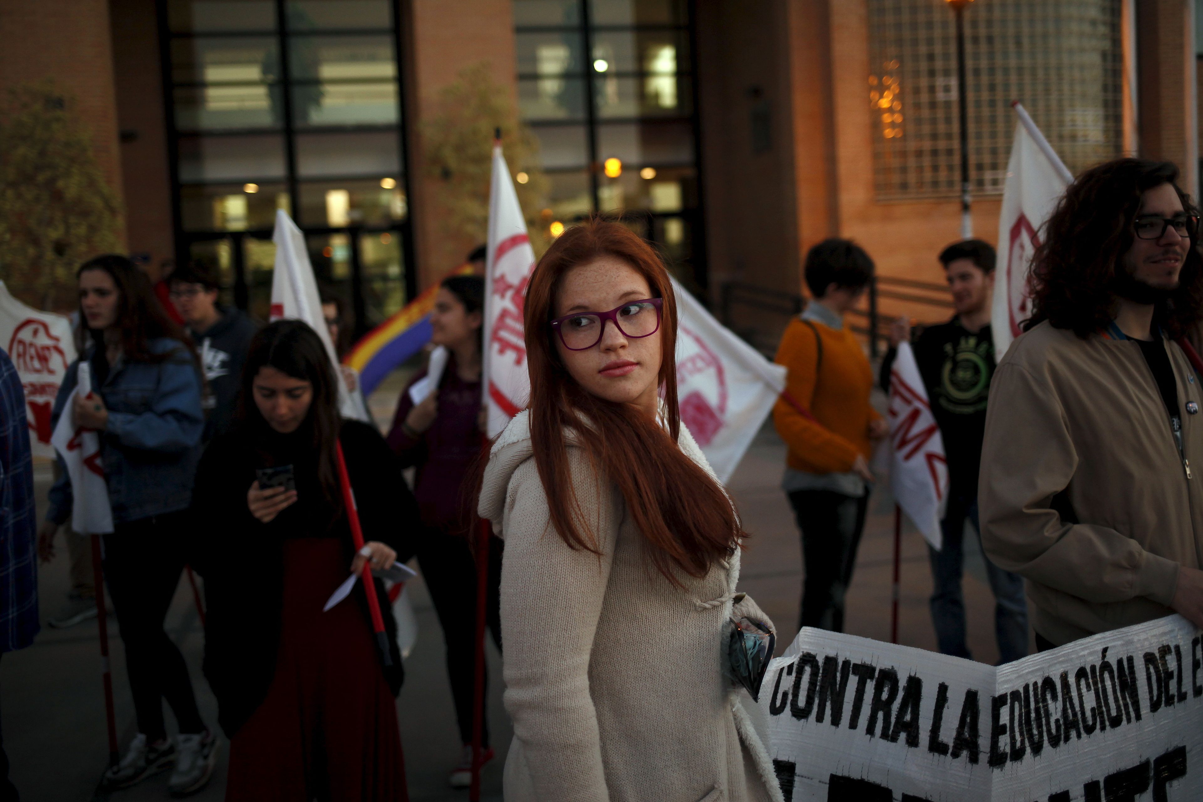 Estudiantes españoles protestando.