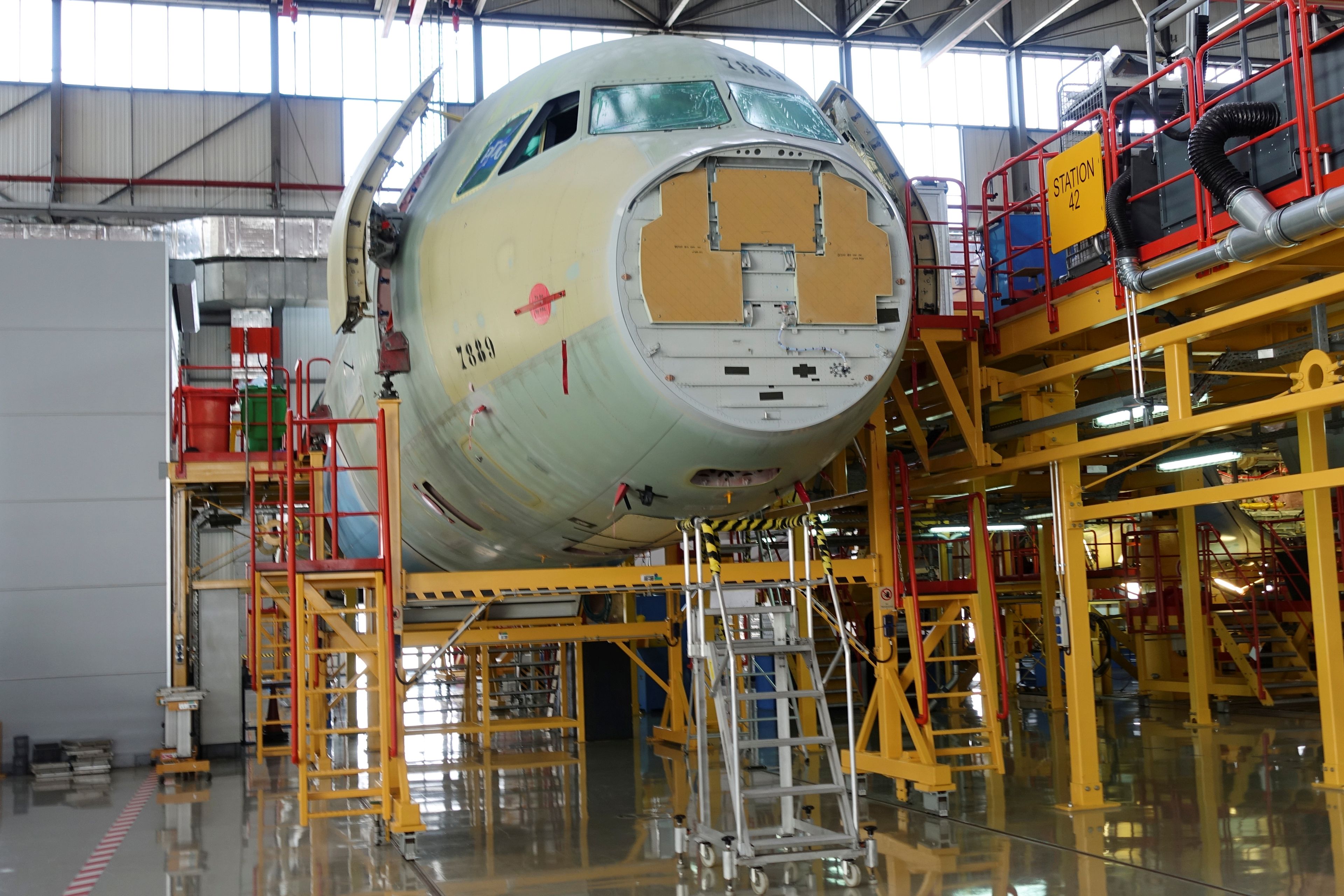 El fuselaje de un Airbus A330 durante su proceso de fabricación en Tianjin (China)