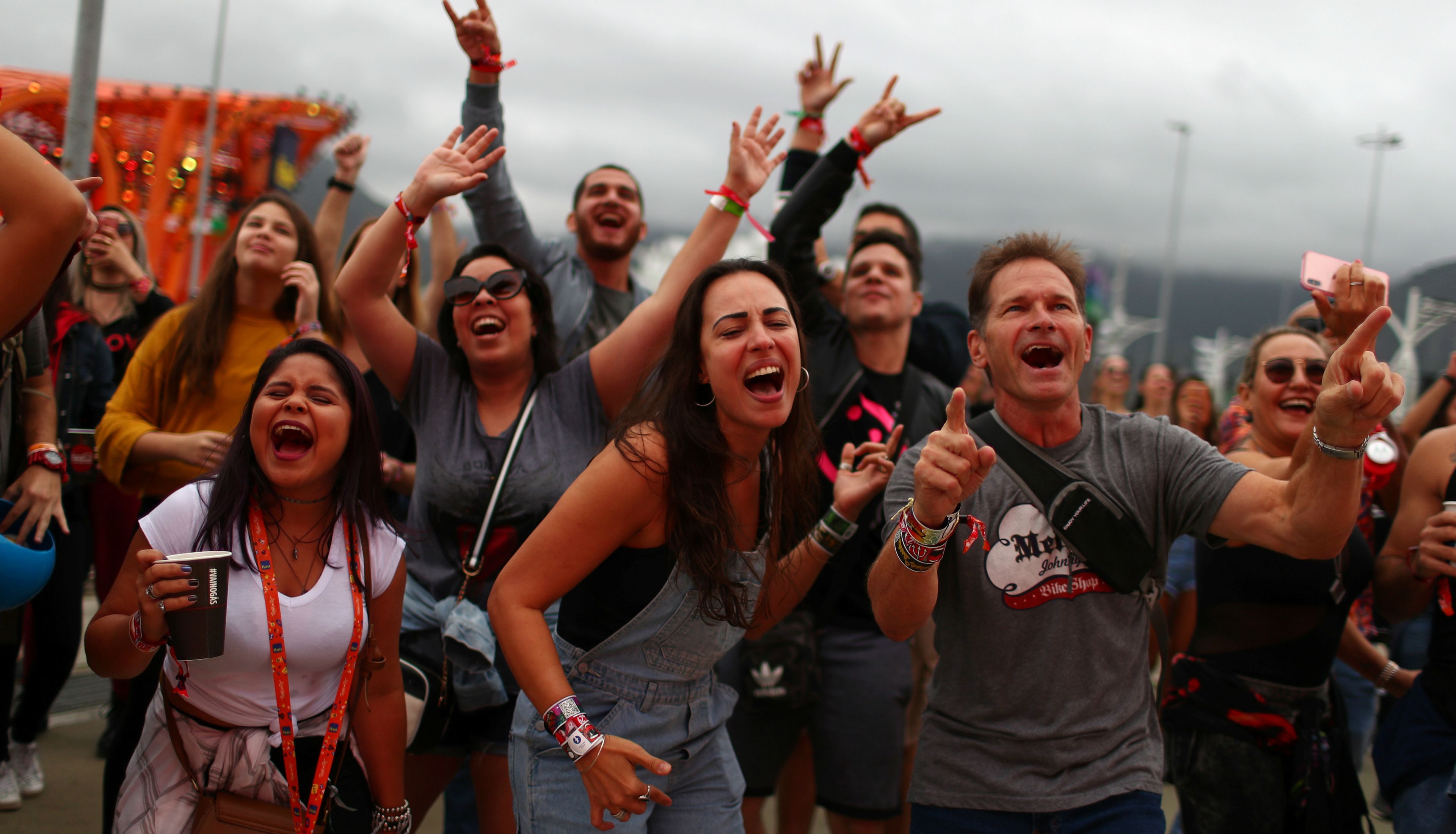Jóvenes millennials en un festival de música. Reuters