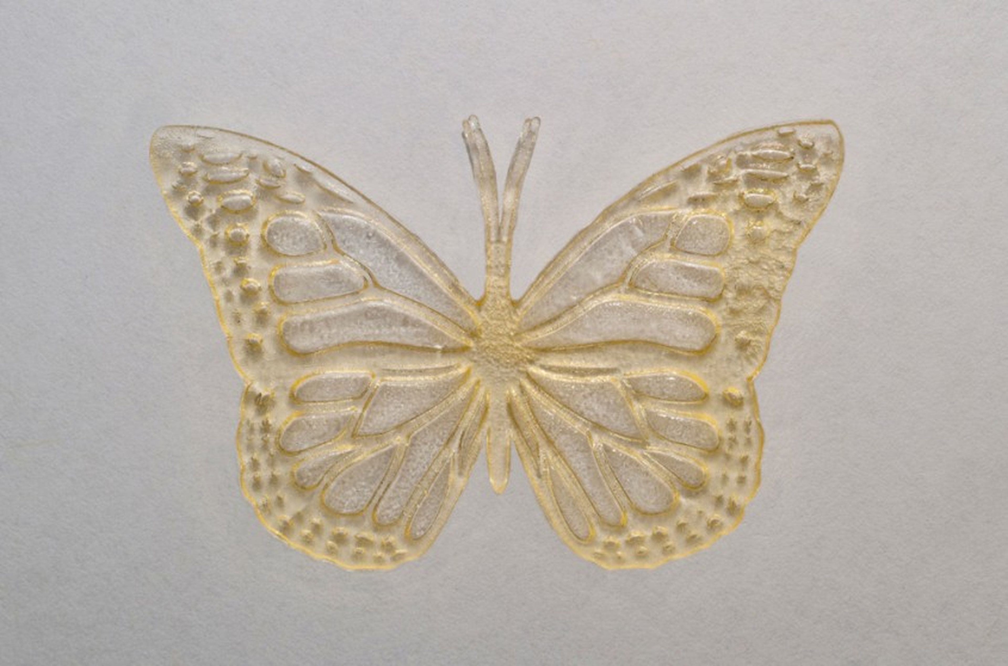 Mariposa creada en una impresora 3D con resina de aceite usado.