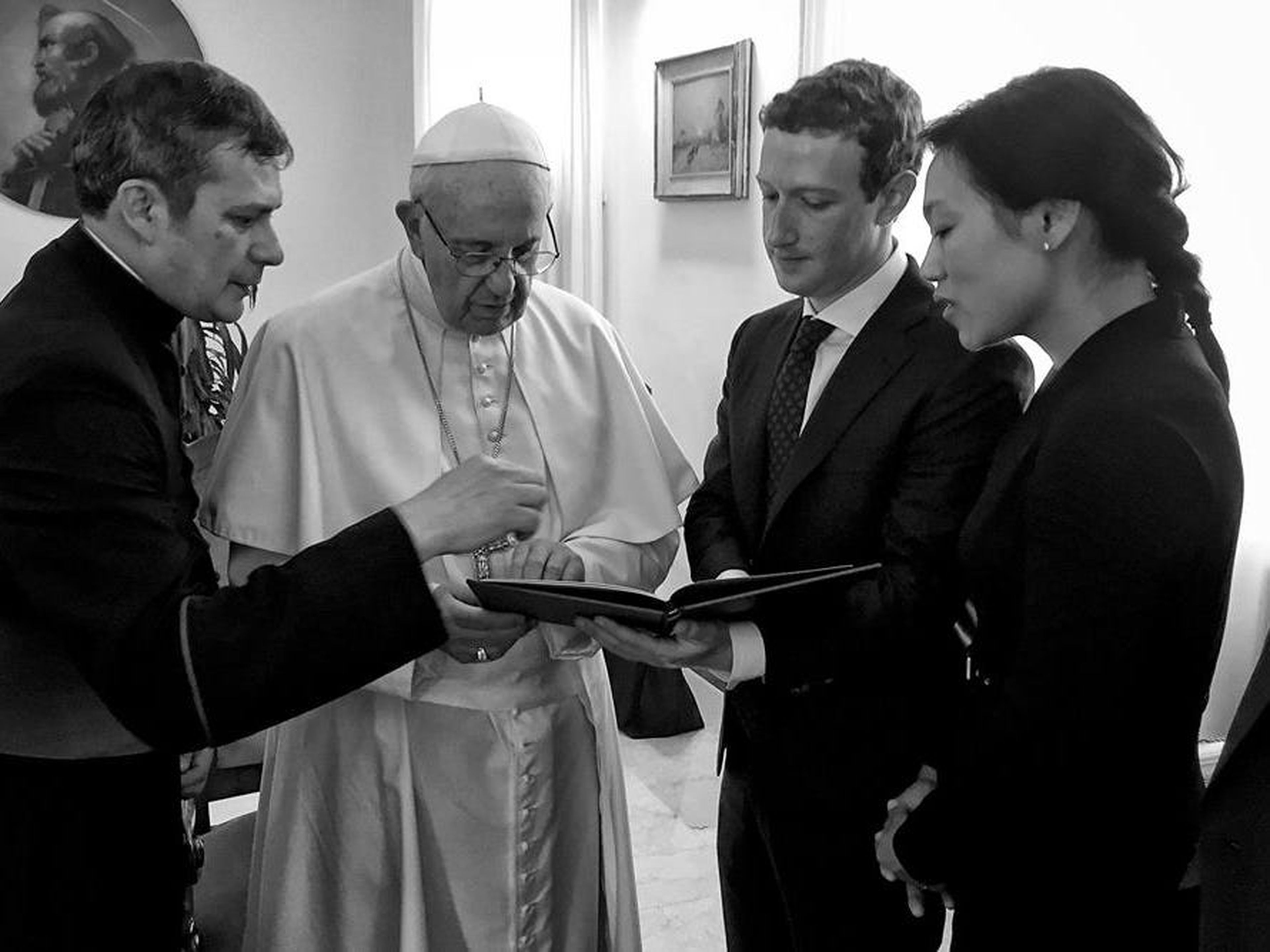 Mark Zuckerberg y Priscilla Chan en el Vaticano