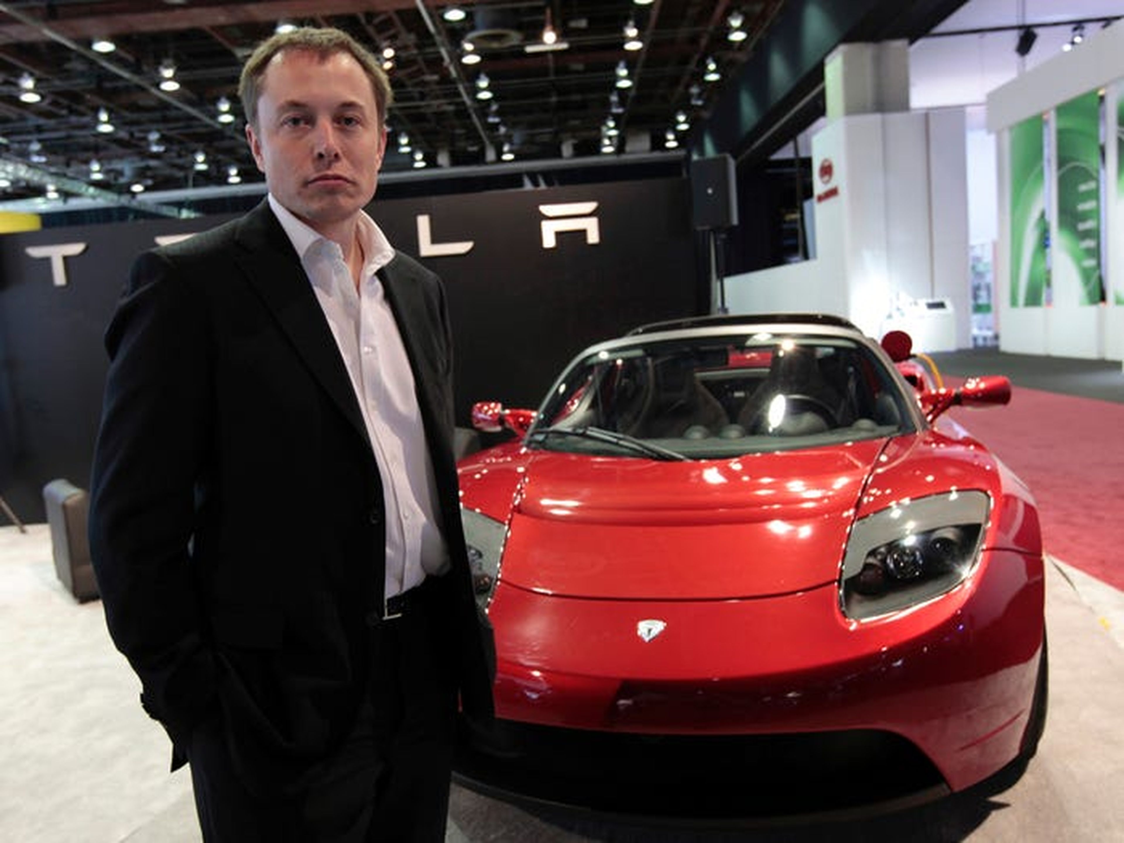 Musk y su Tesla Roadster.