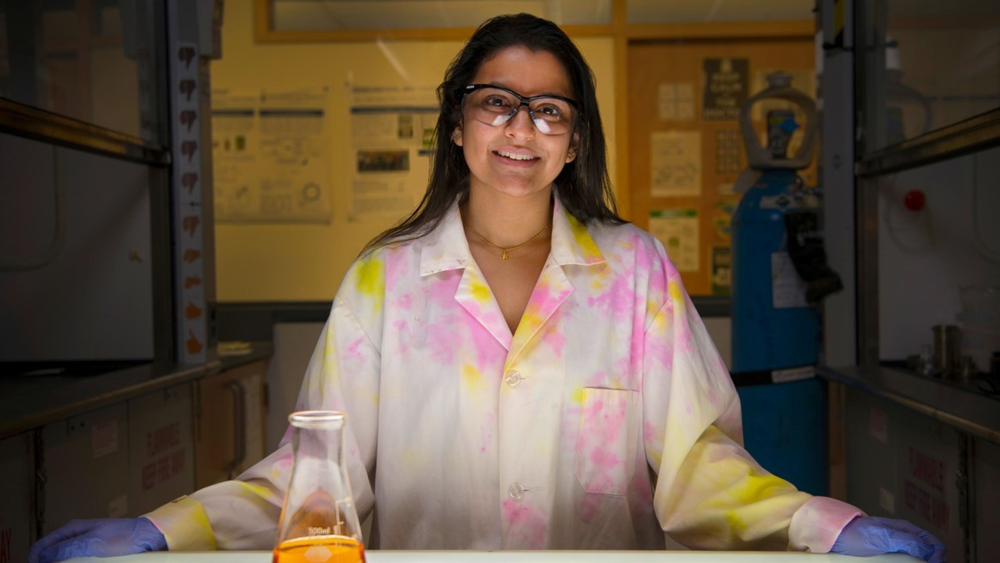 Rajshree Ghosh Biswas, doctoranda de la Universidad de Toronto, ha participado en la investigación para convertir el aceite usado en resina para impresoras 3D.