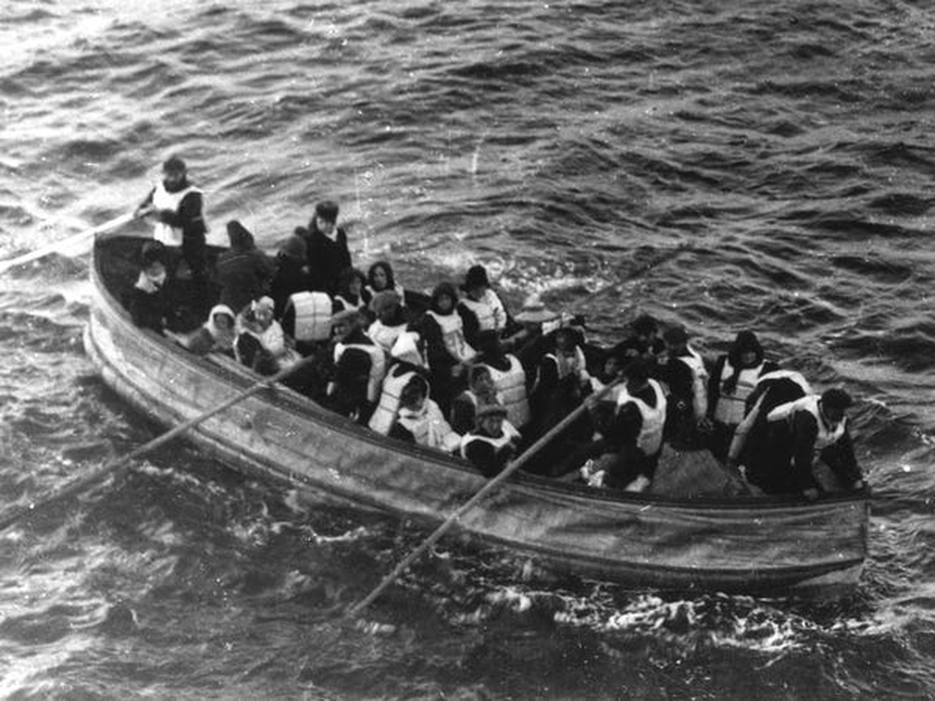 Se dice que los botes salvavidas eran sólo para mujeres y niños.