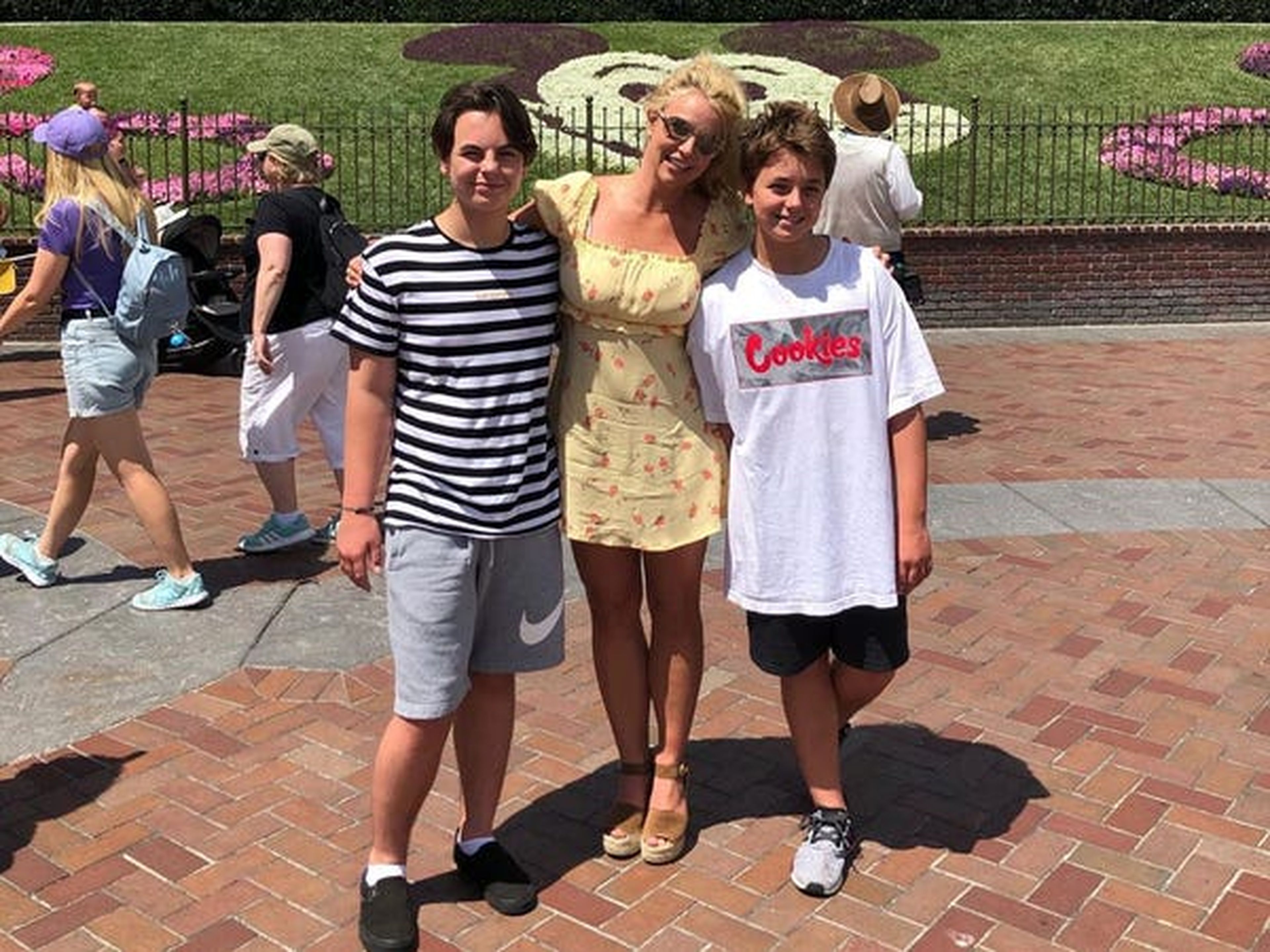 Spears con sus hijos en Disneylandia en agosto de 2019.