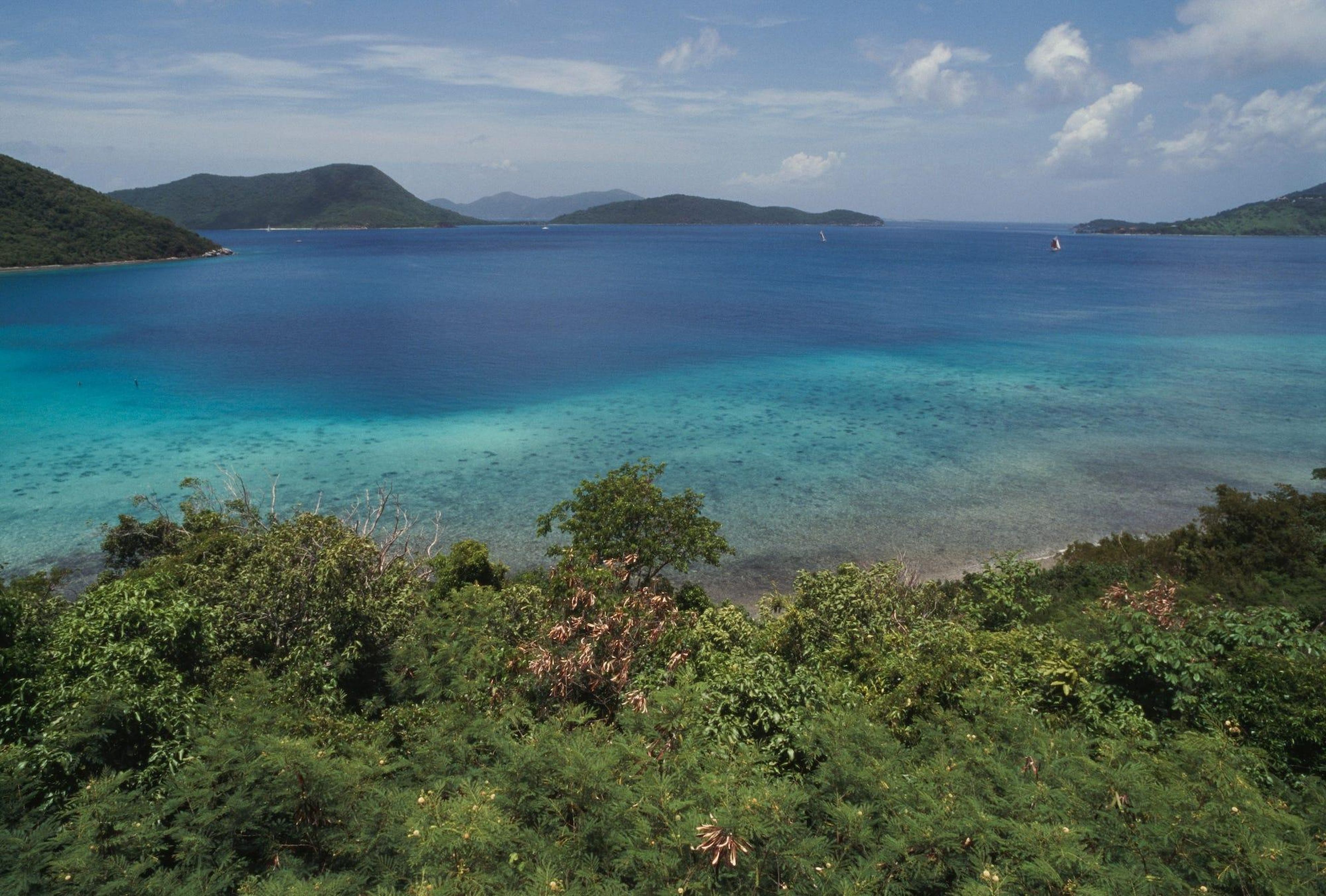 Vista de la isla de St. Thomas, donde los pasajeros esperaban al avión que nunca llegaría.