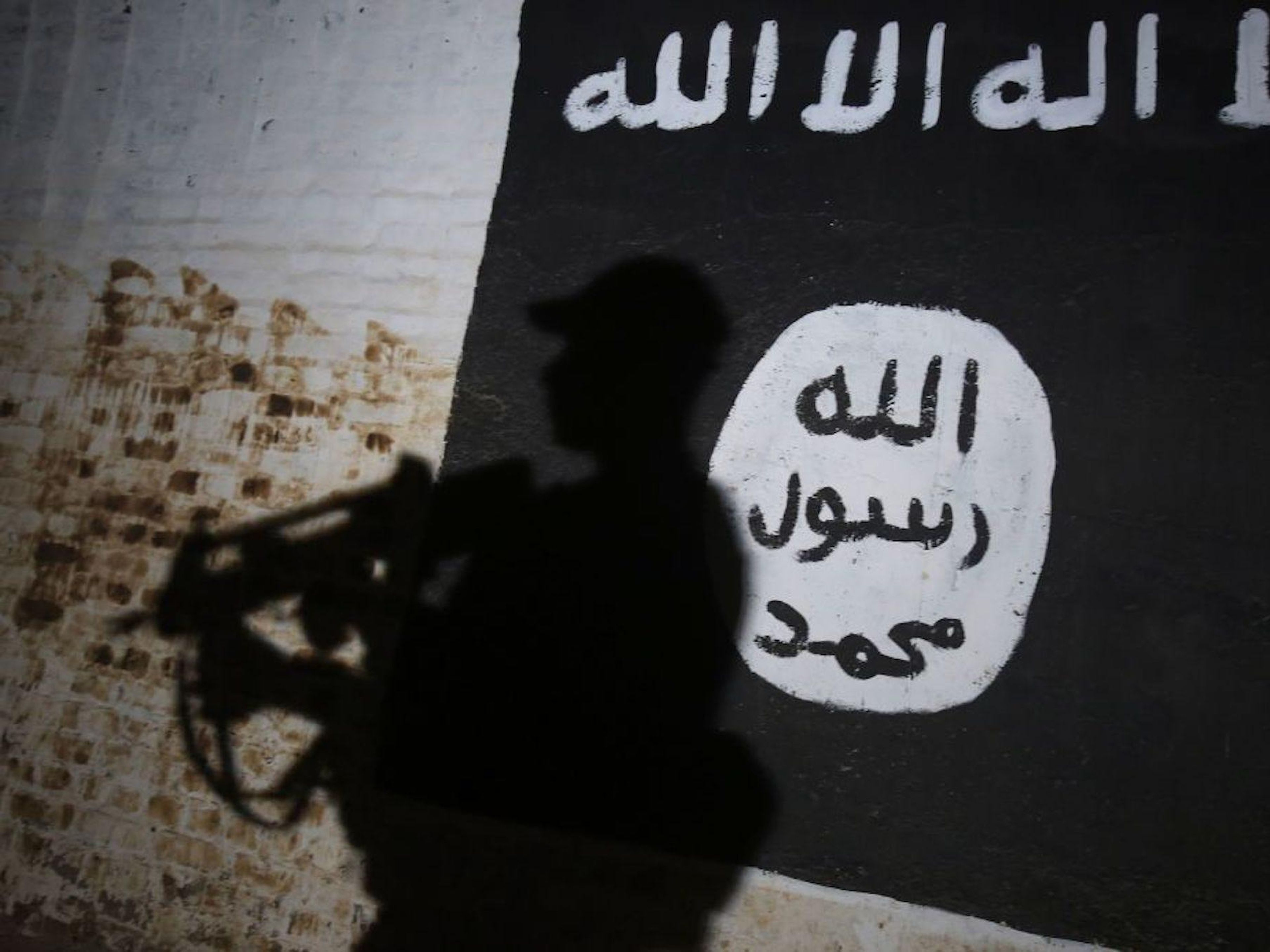 2015: ISIS begins using the dark web as an organizing tool.