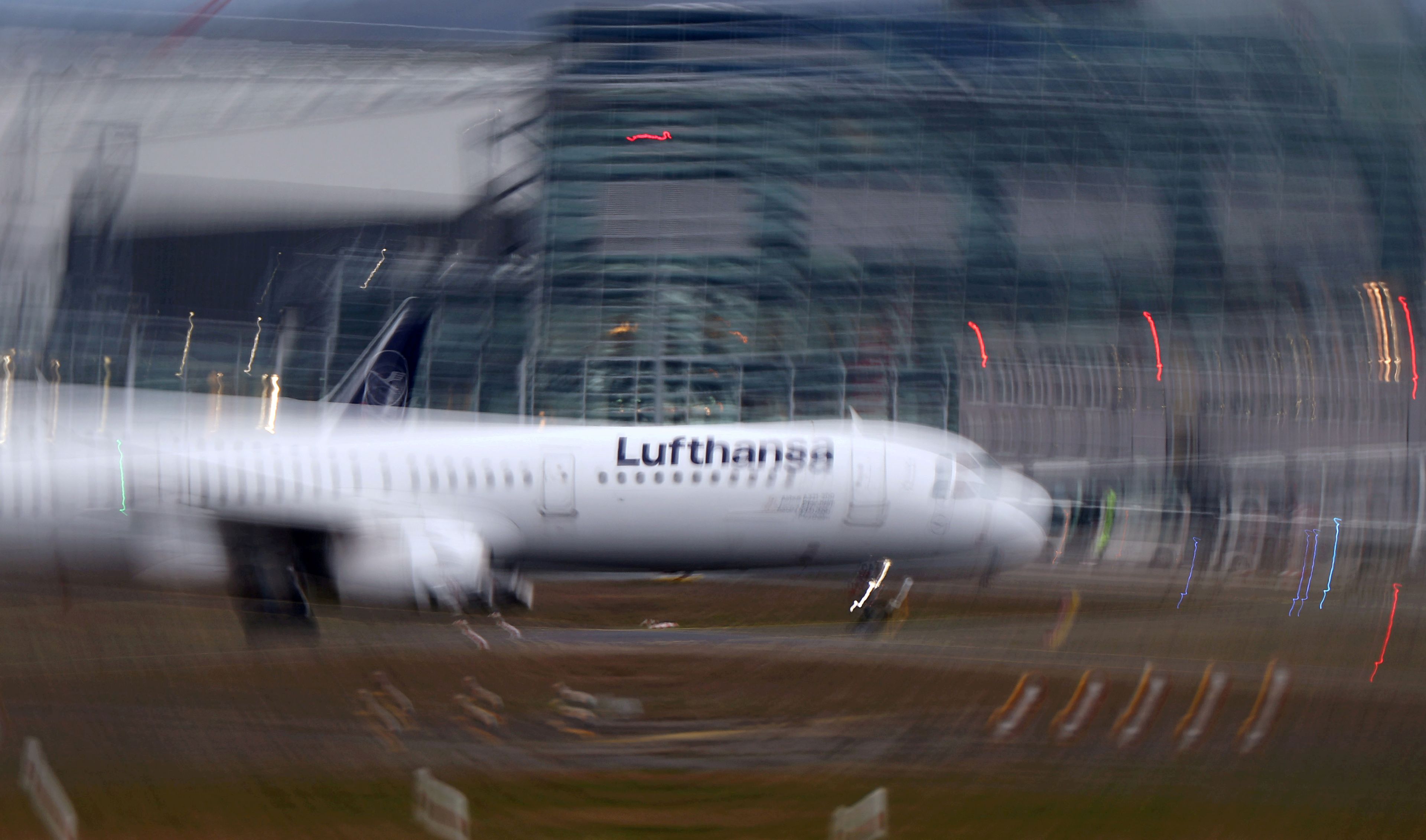 Un avión de la alemana Lufthansa en el aeropuerto de Frankfurt, Alemania.