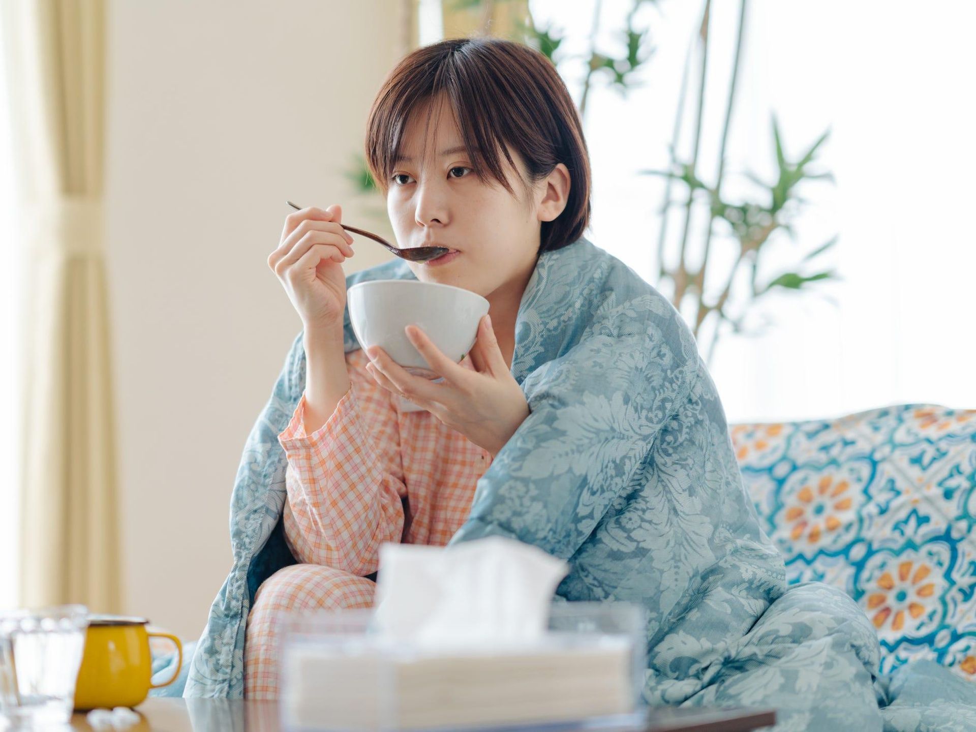 Qué comer y beber cuando tienes gripe, según los médicos