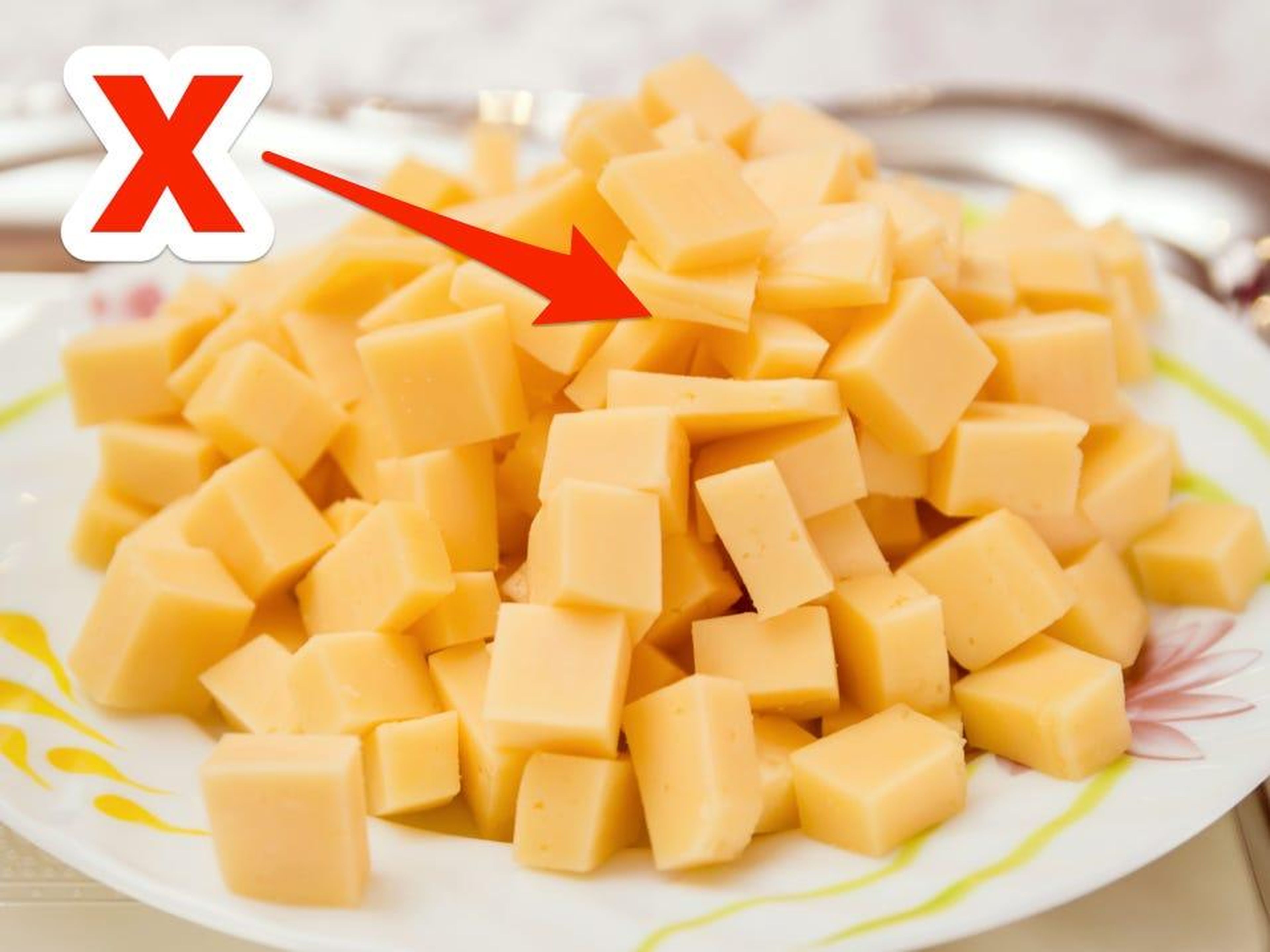 Los quesos duros tienen mejor textura en porciones que en cubos.