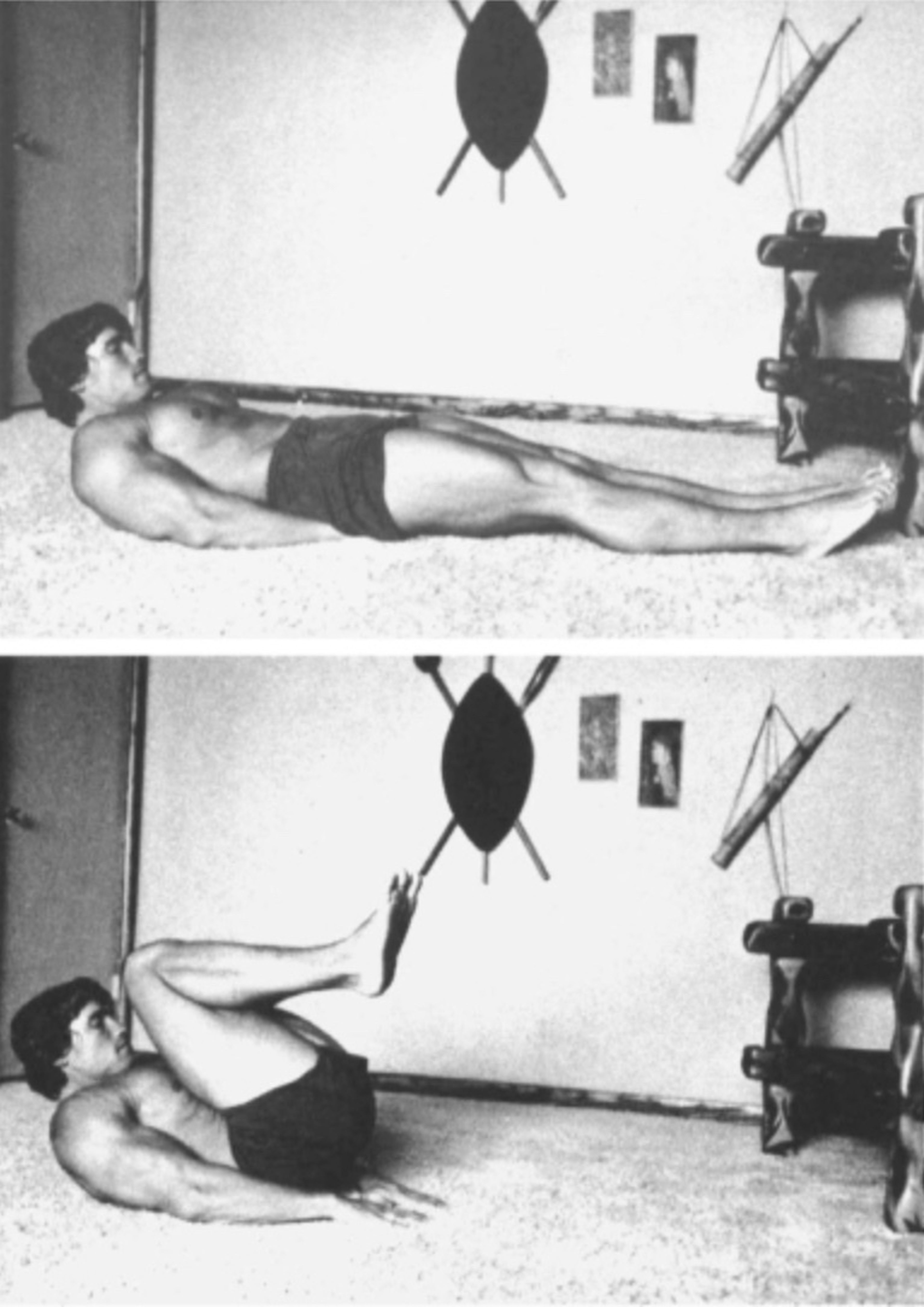 Schwarzenegger trabajando el abdomen con flexión de piernas