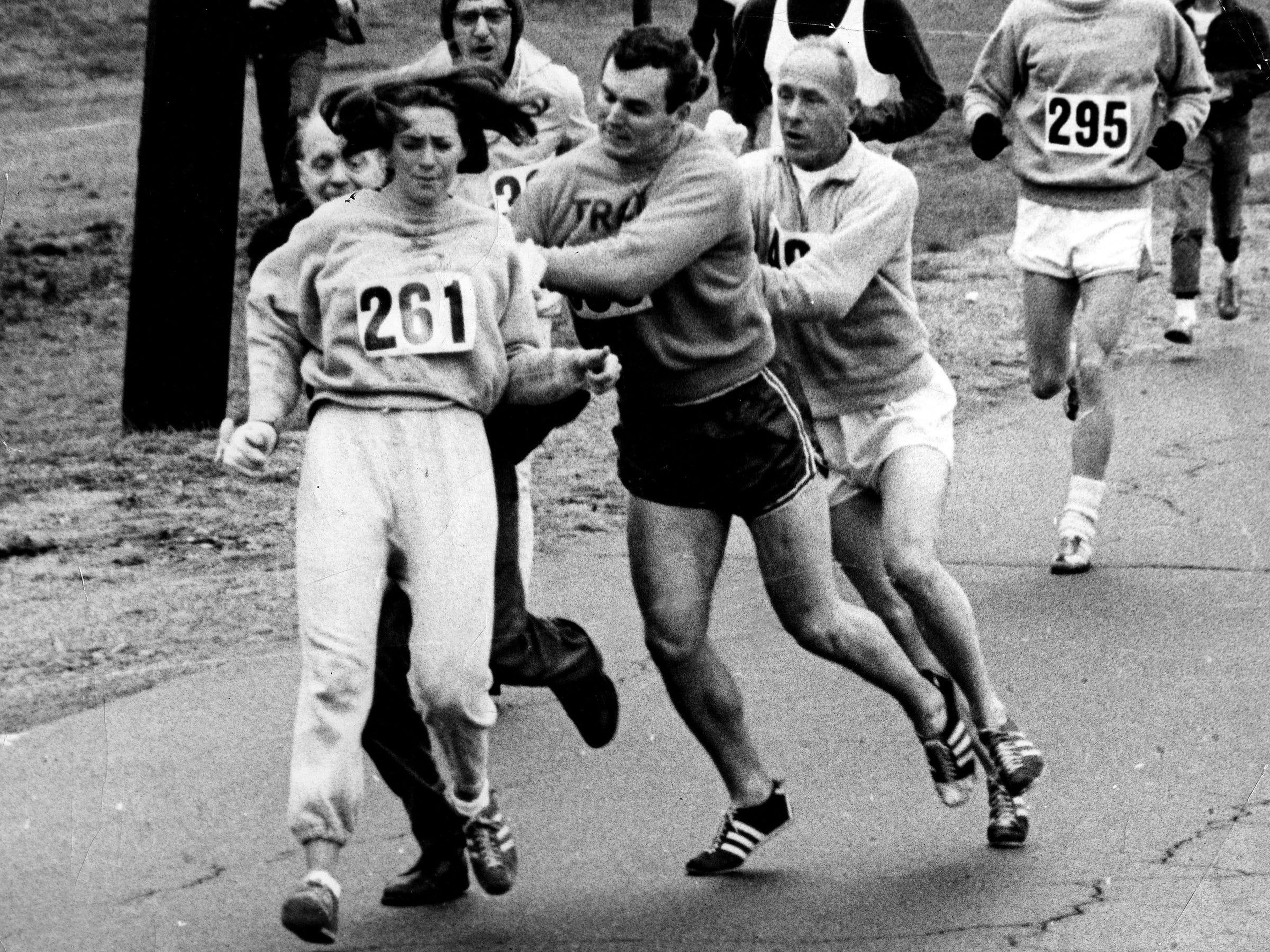 Kathy Switzer fue golpeada por Jock Semple durante el Maratón de Boston.